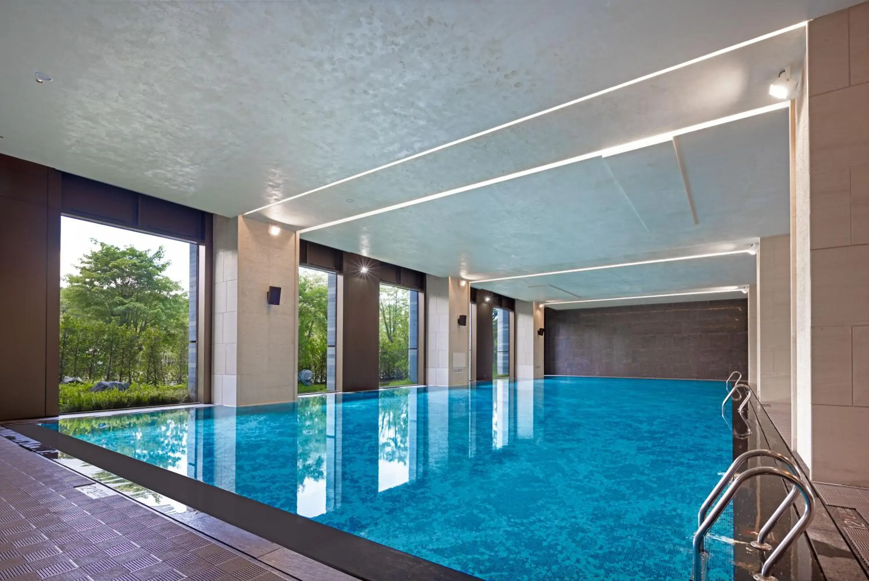 Pool view, Swimming Pool in Guangzhou Marriott Hotel Baiyun