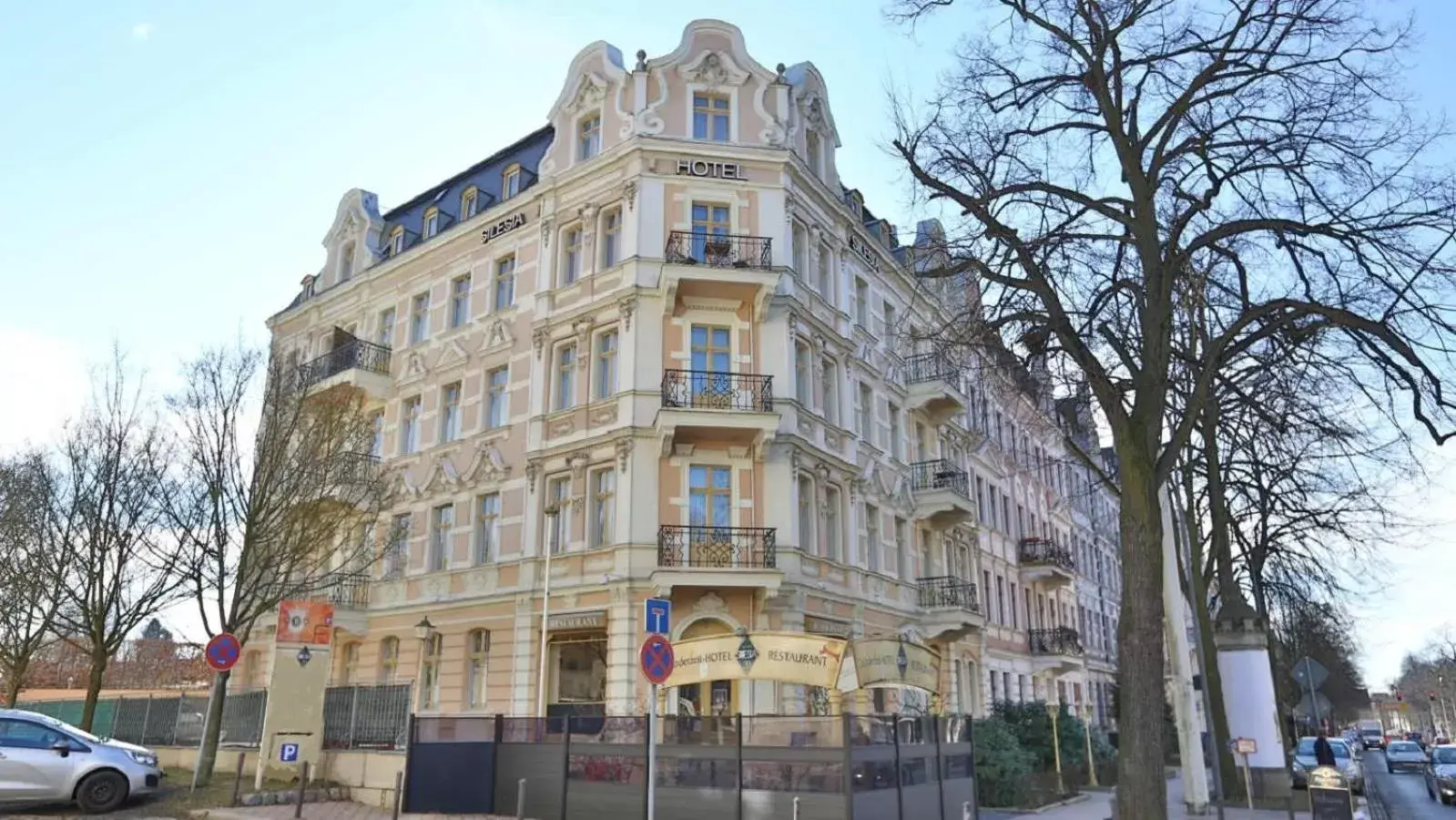 Facade/entrance in Hotel Silesia Facade/entrance in Hotel Silesia