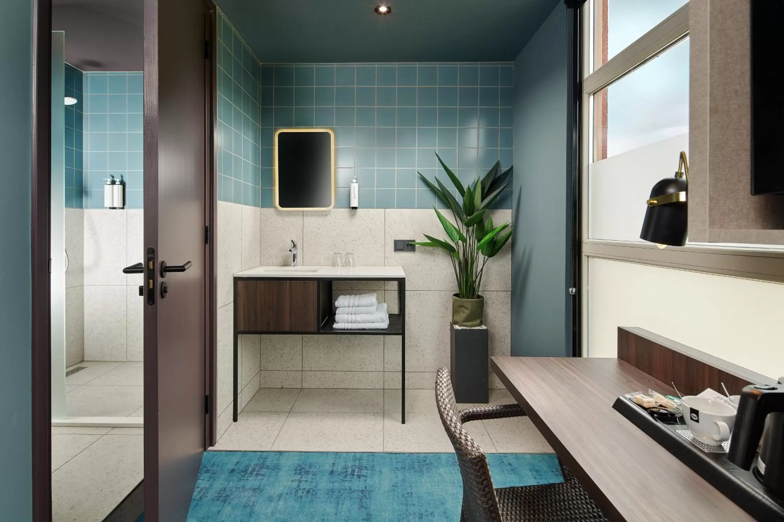 Bathroom, TV/Entertainment Center in Hotel Babylon Heerhugowaard - Alkmaar