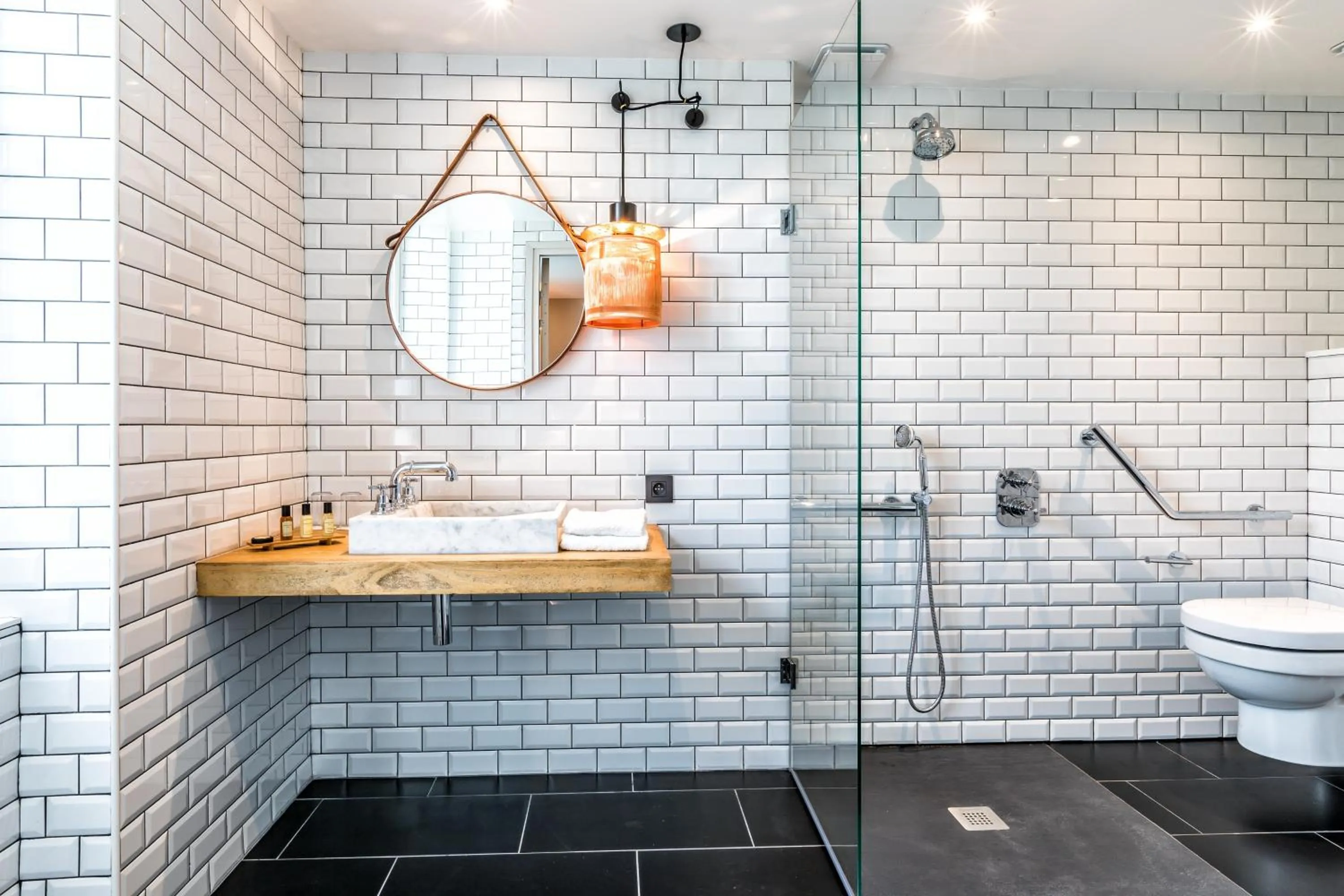 Shower in Hotel Restaurant Au Boeuf Couronné