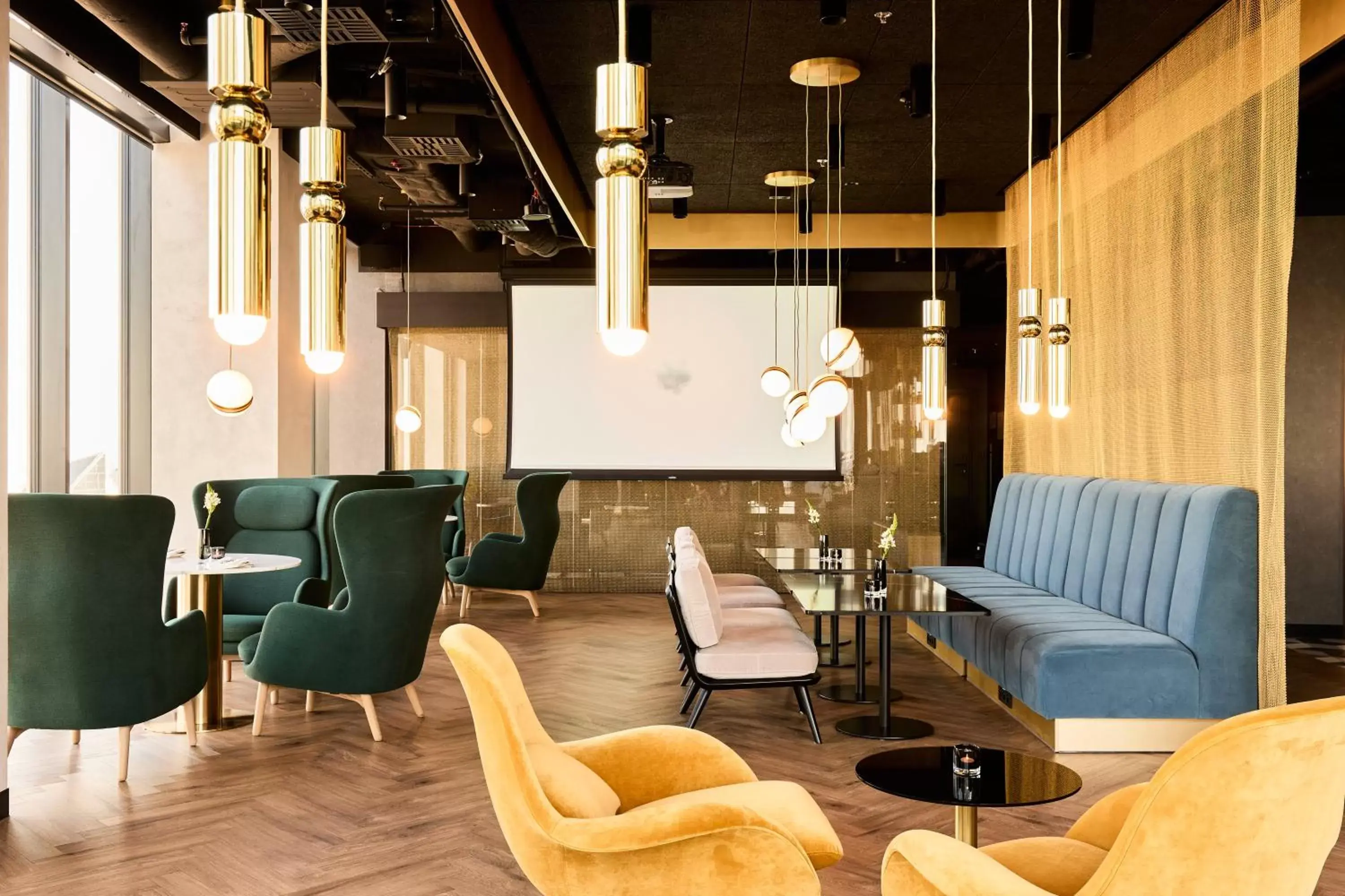 Lounge or bar in Crowne Plaza - Warsaw - The HUB, an IHG Hotel