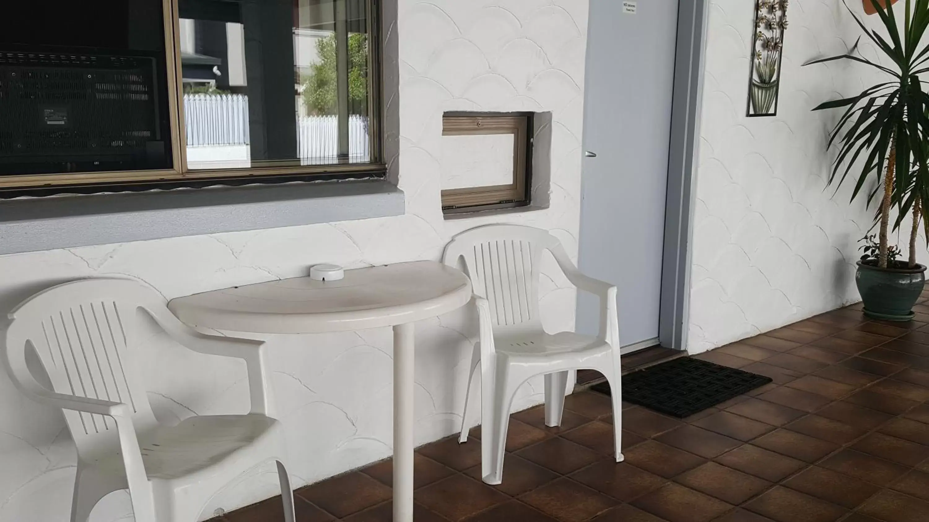 People, Dining Area in Siesta Villa Motel