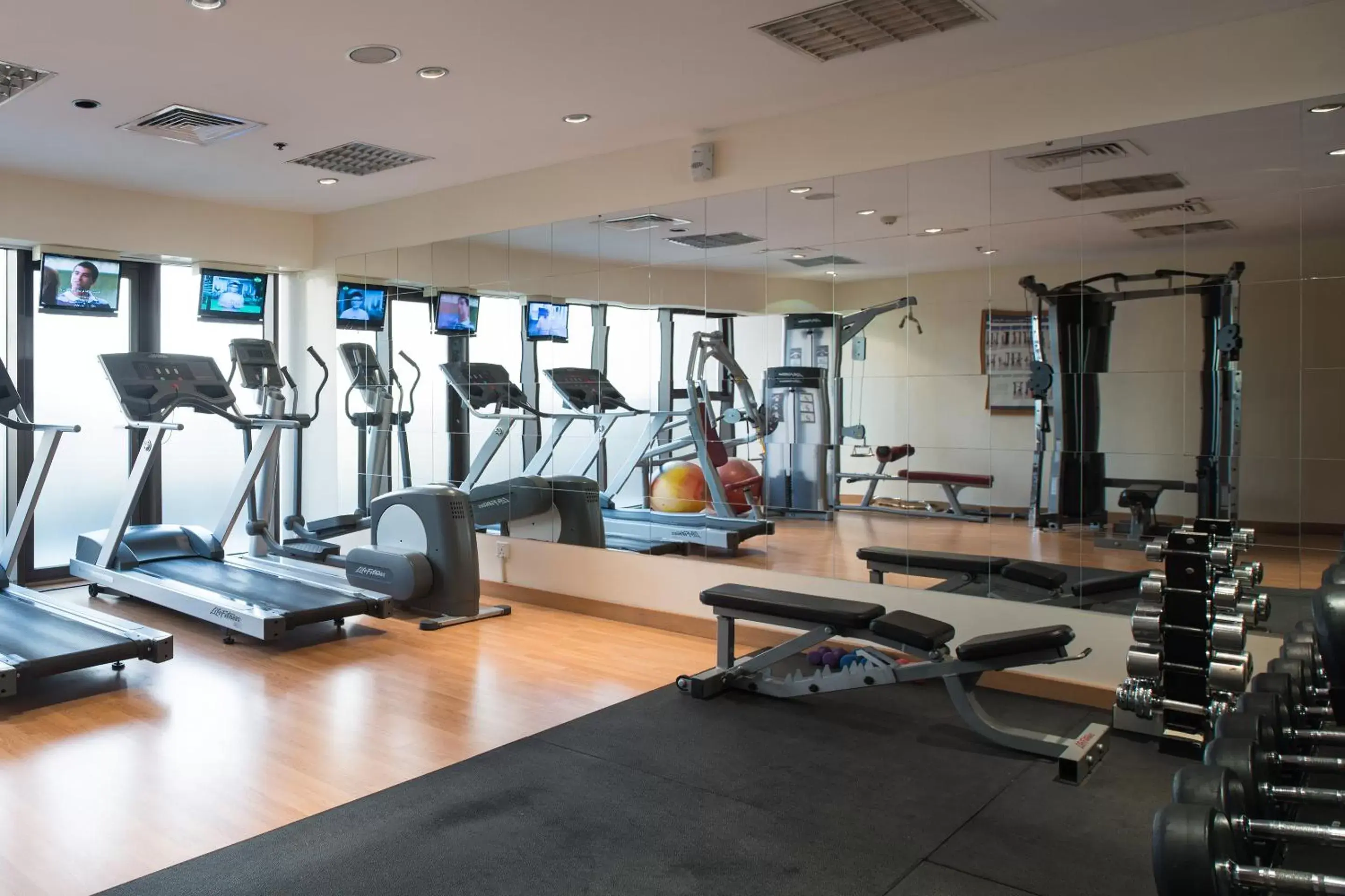 Fitness centre/facilities, Fitness Center/Facilities in Majestic City Retreat Hotel