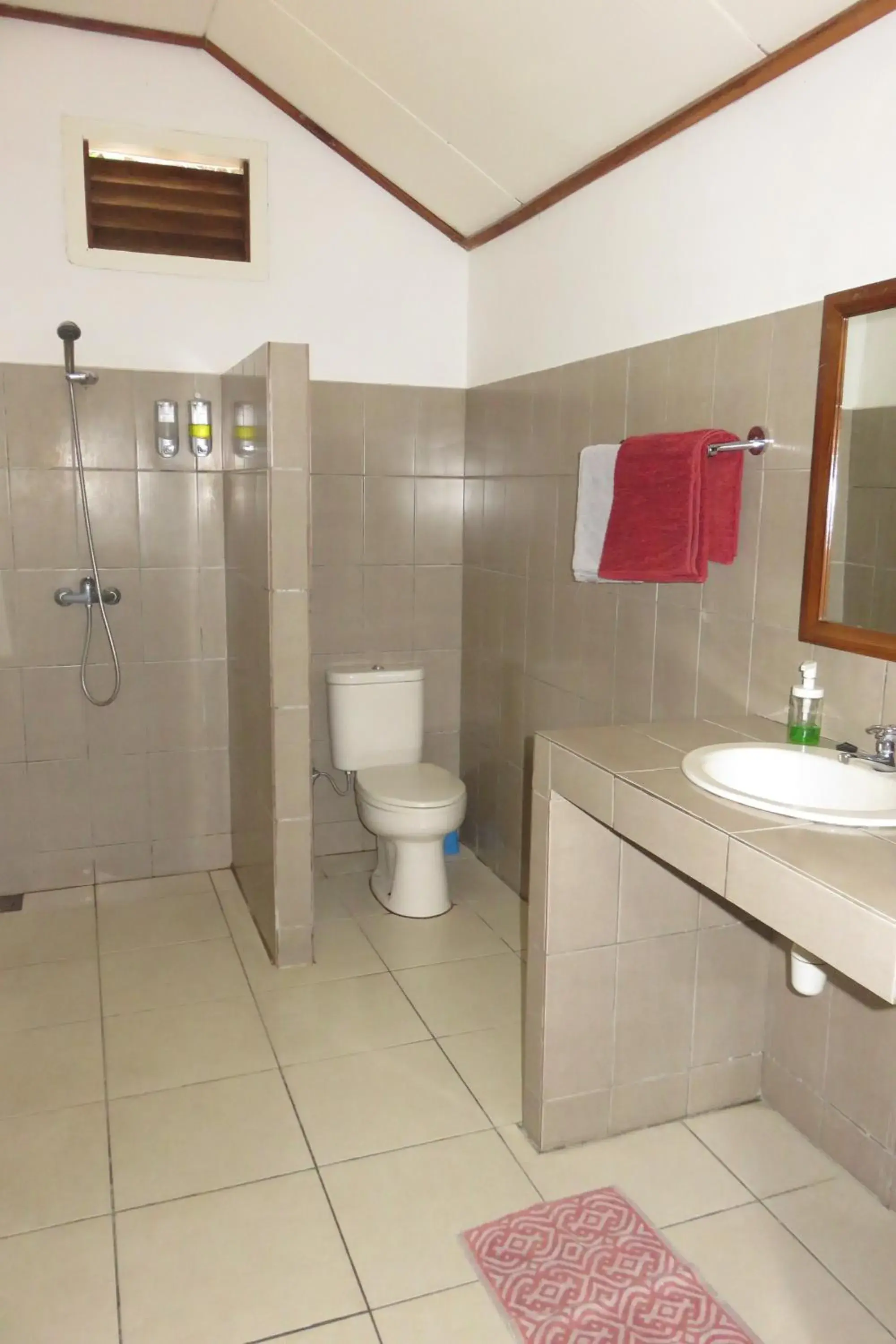 Bathroom in Golo Hilltop Hotel