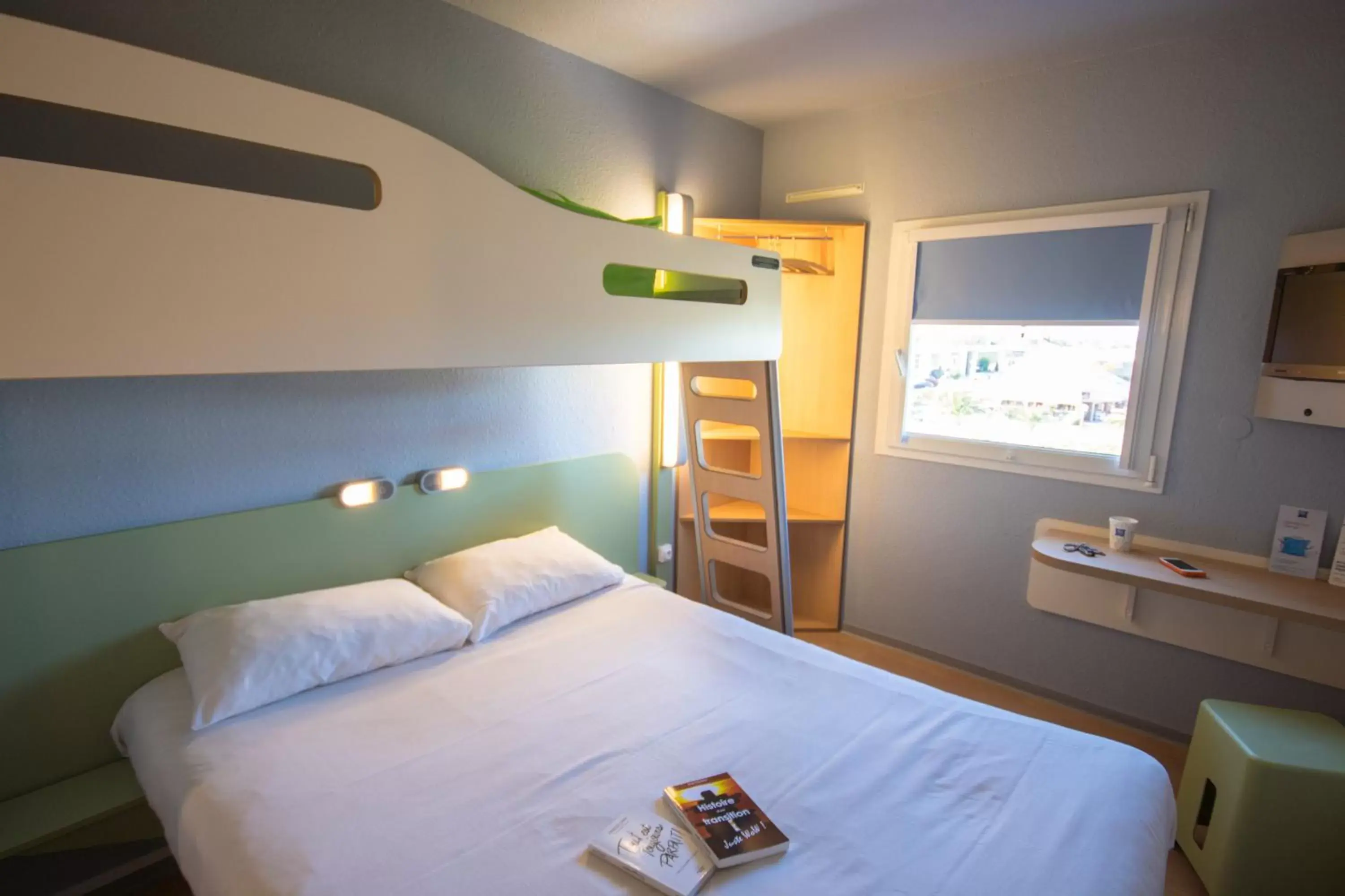Bedroom, Bed in ibis budget Narbonne Est