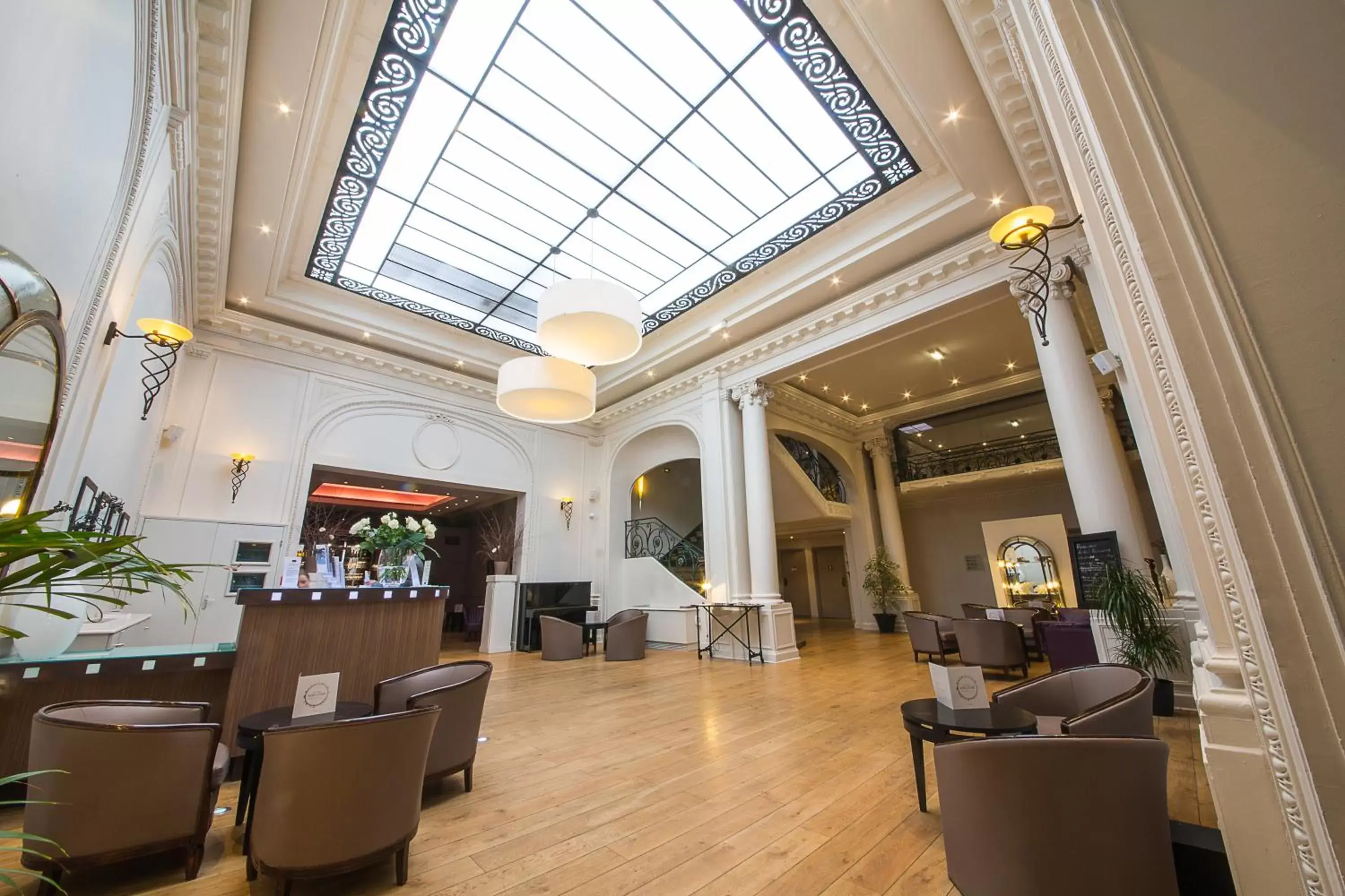 Lobby or reception, Lounge/Bar in Mercure Lille Roubaix Grand Hôtel
