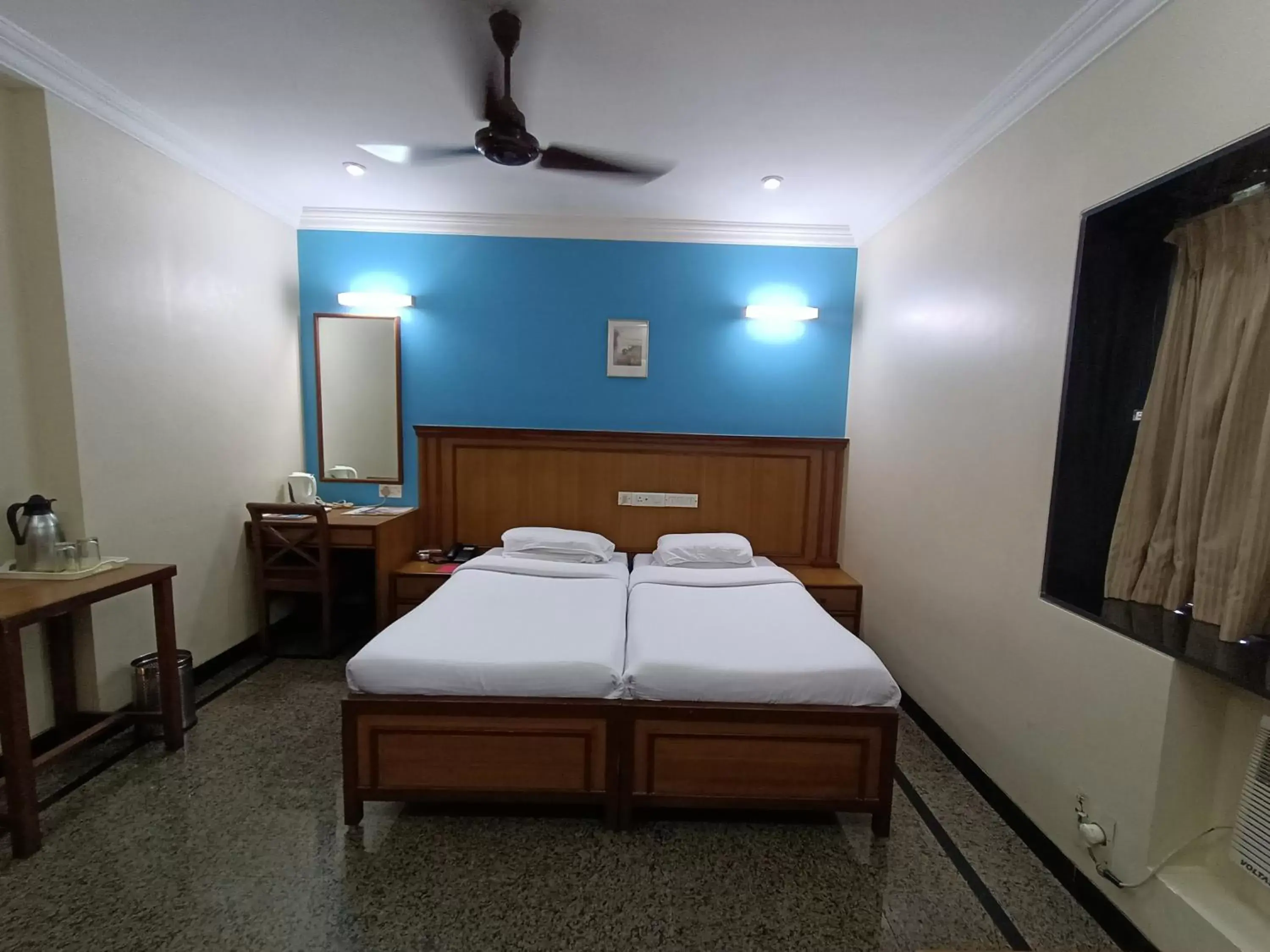 Bed in Hotel Park View, Mumbai