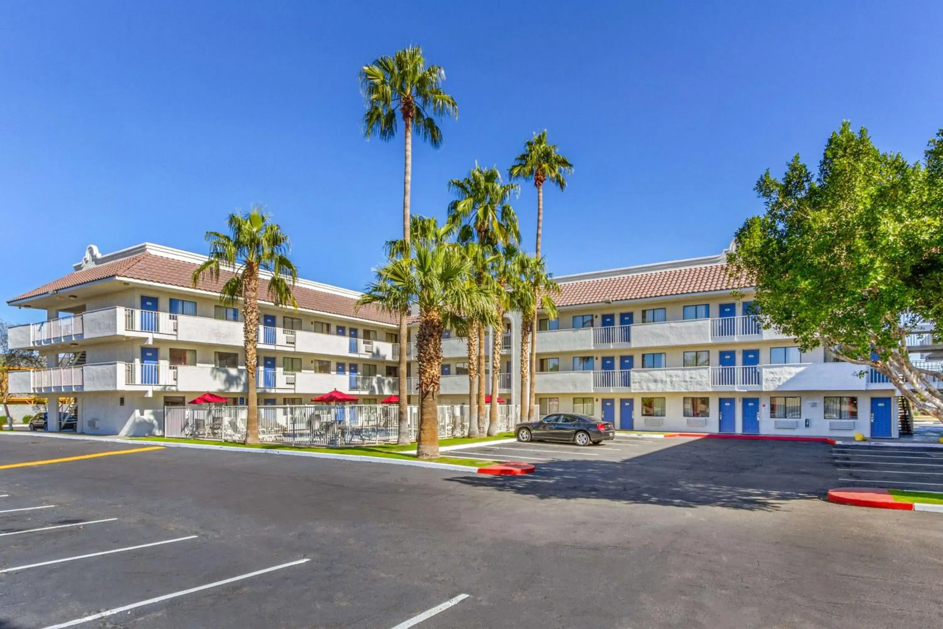 Property Building in Motel 6-Phoenix, AZ - West