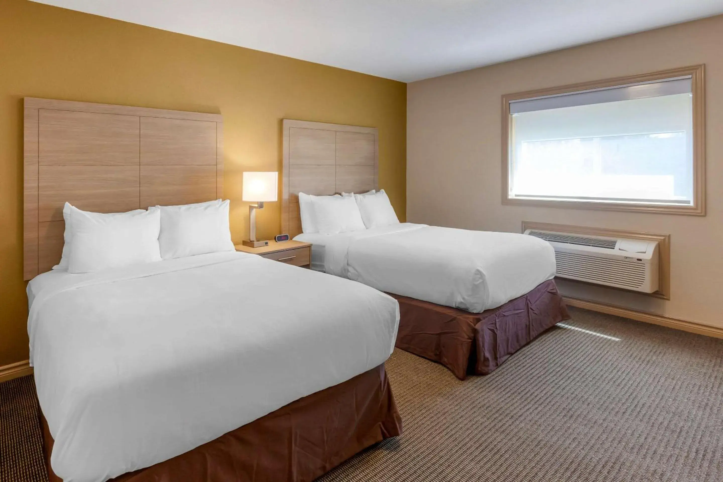 Business Room with Two Double Beds in Comfort Inn & Suites Thousand Islands Harbour District Business Room with Two Double Beds in Comfort Inn & Suites Thousand Islands Harbour District
