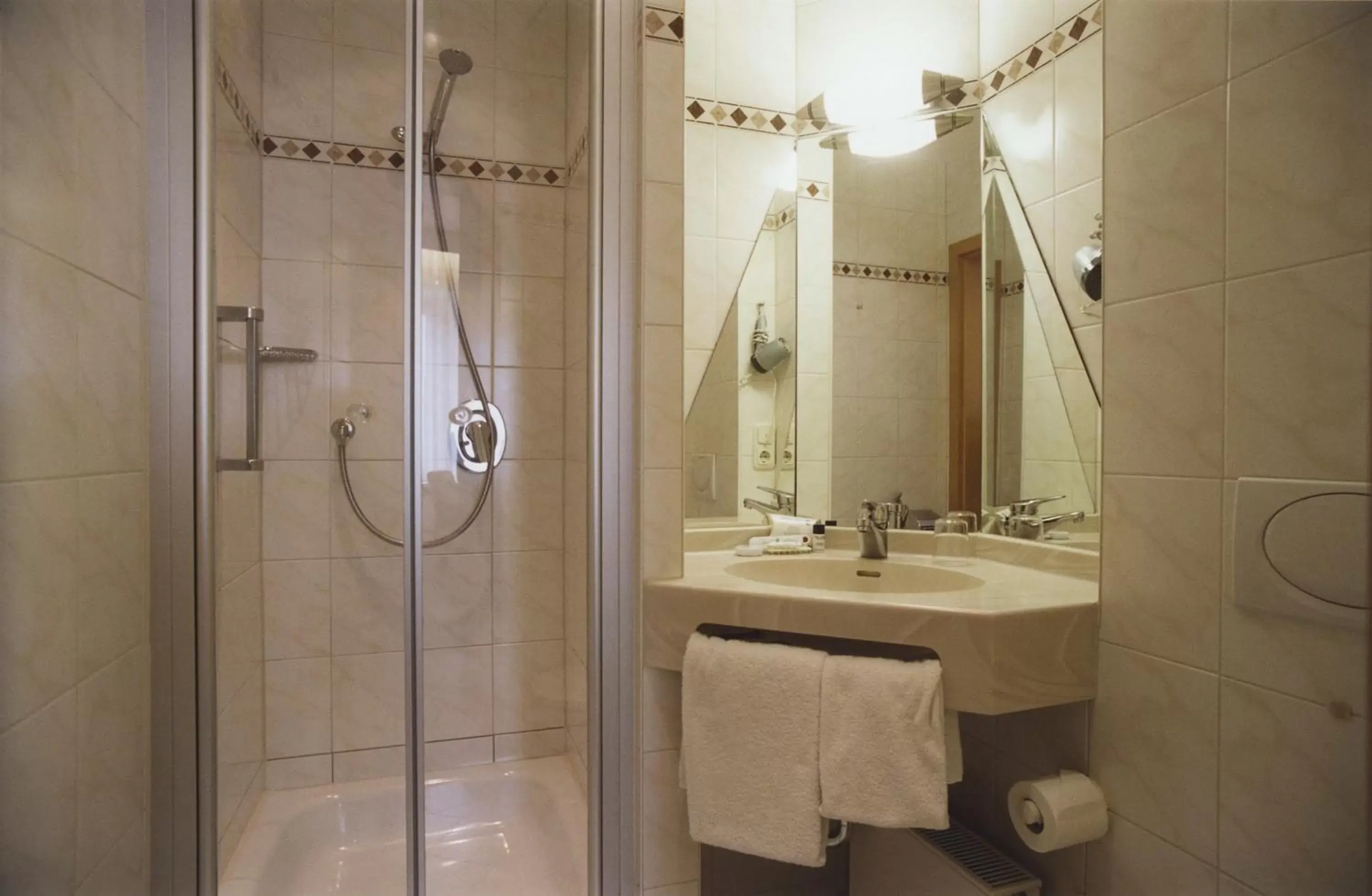 Shower, Bathroom in Hotel Jedermann