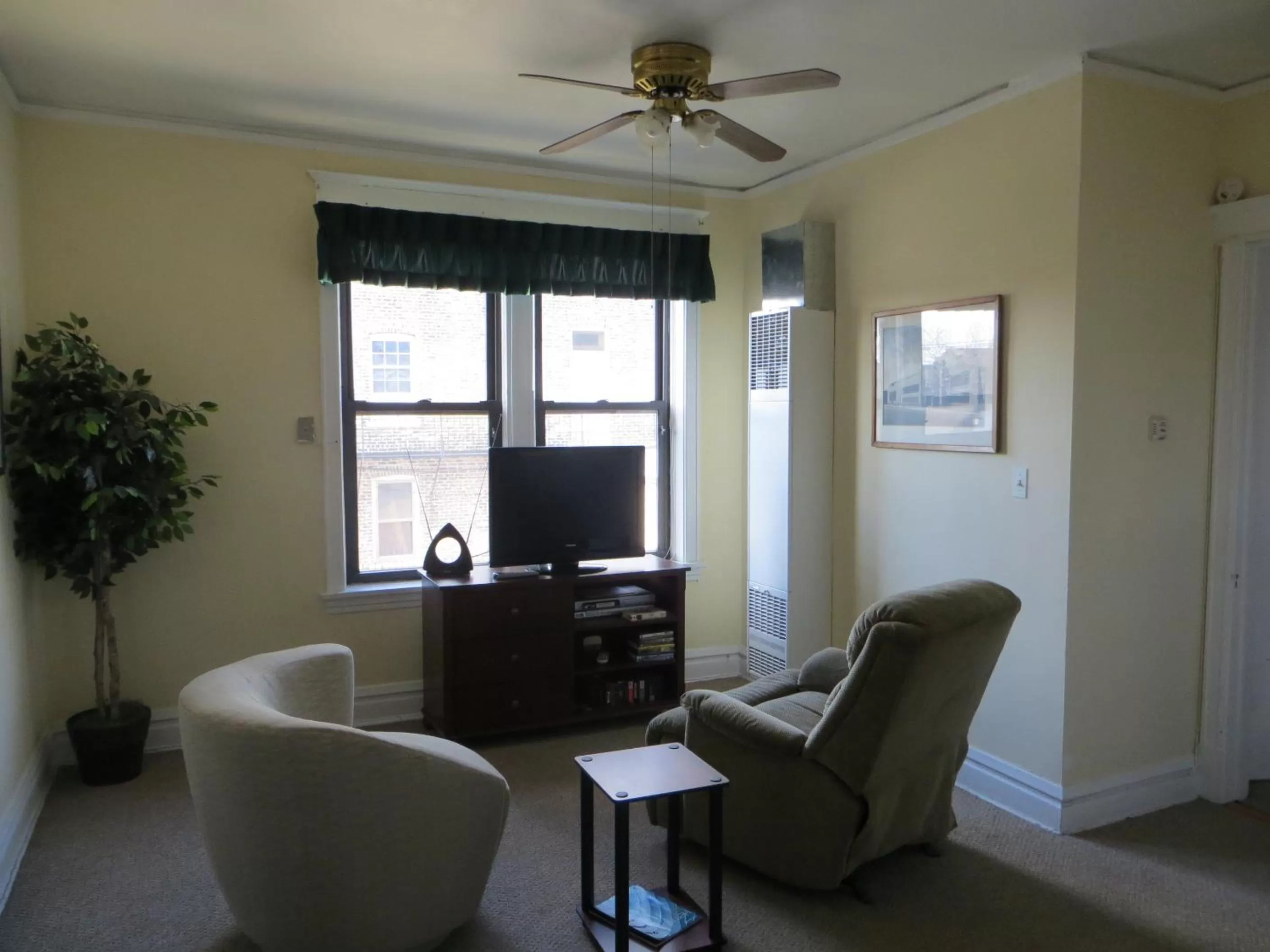 Living room, Seating Area in The Polo Inn Bridgeport U.S.A.