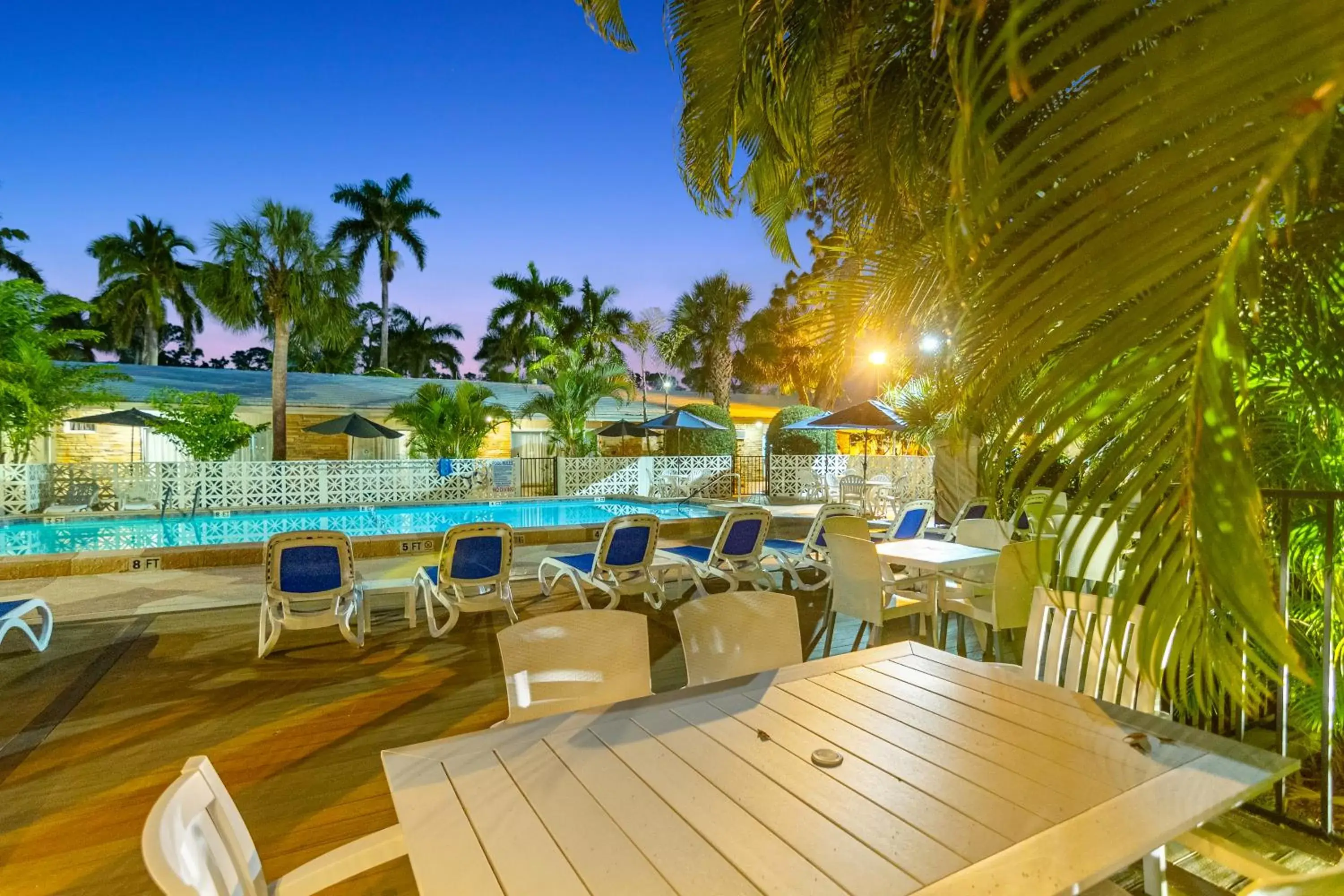 Swimming Pool in The Fairways Inn of Naples