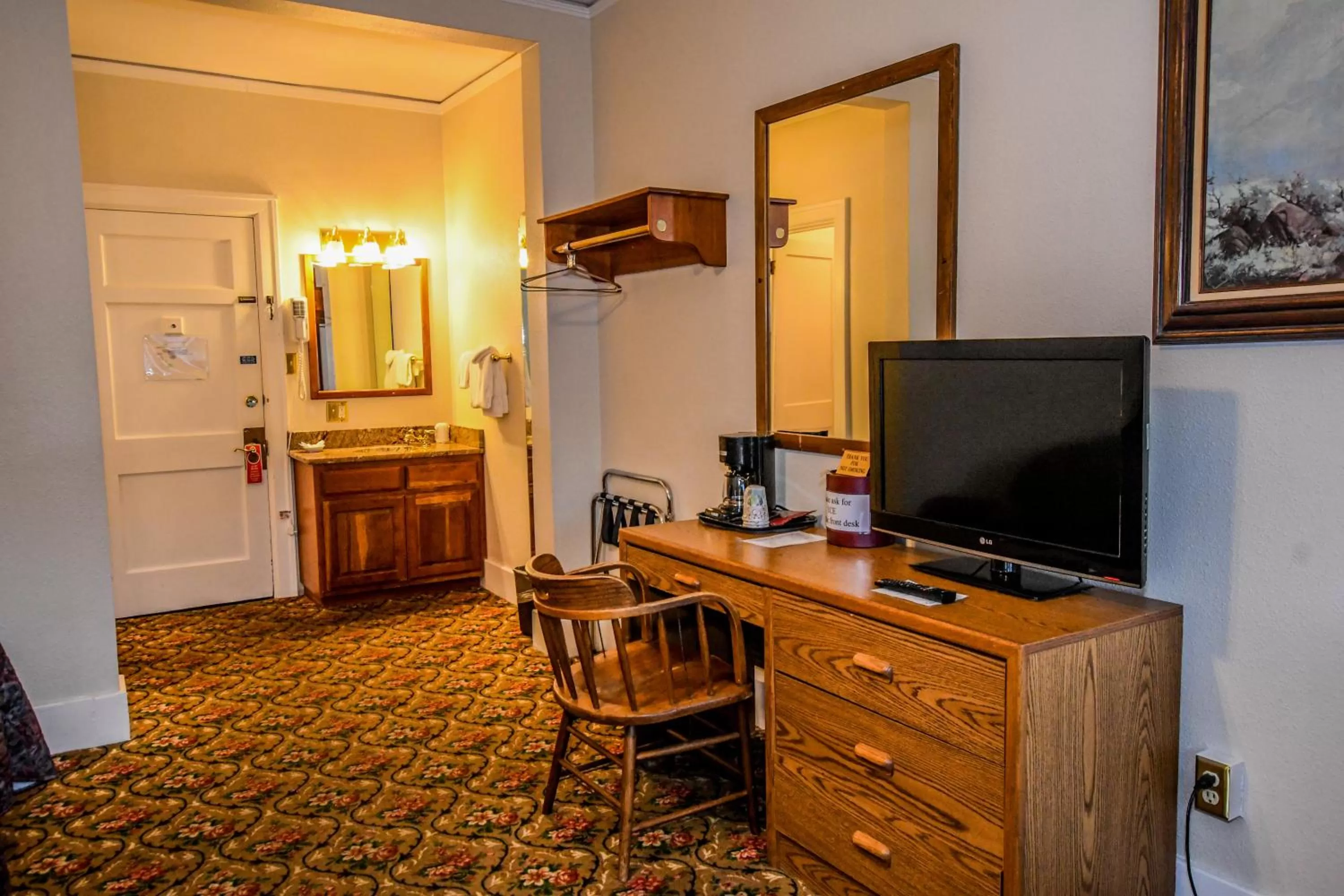 TV and multimedia in Irma Hotel