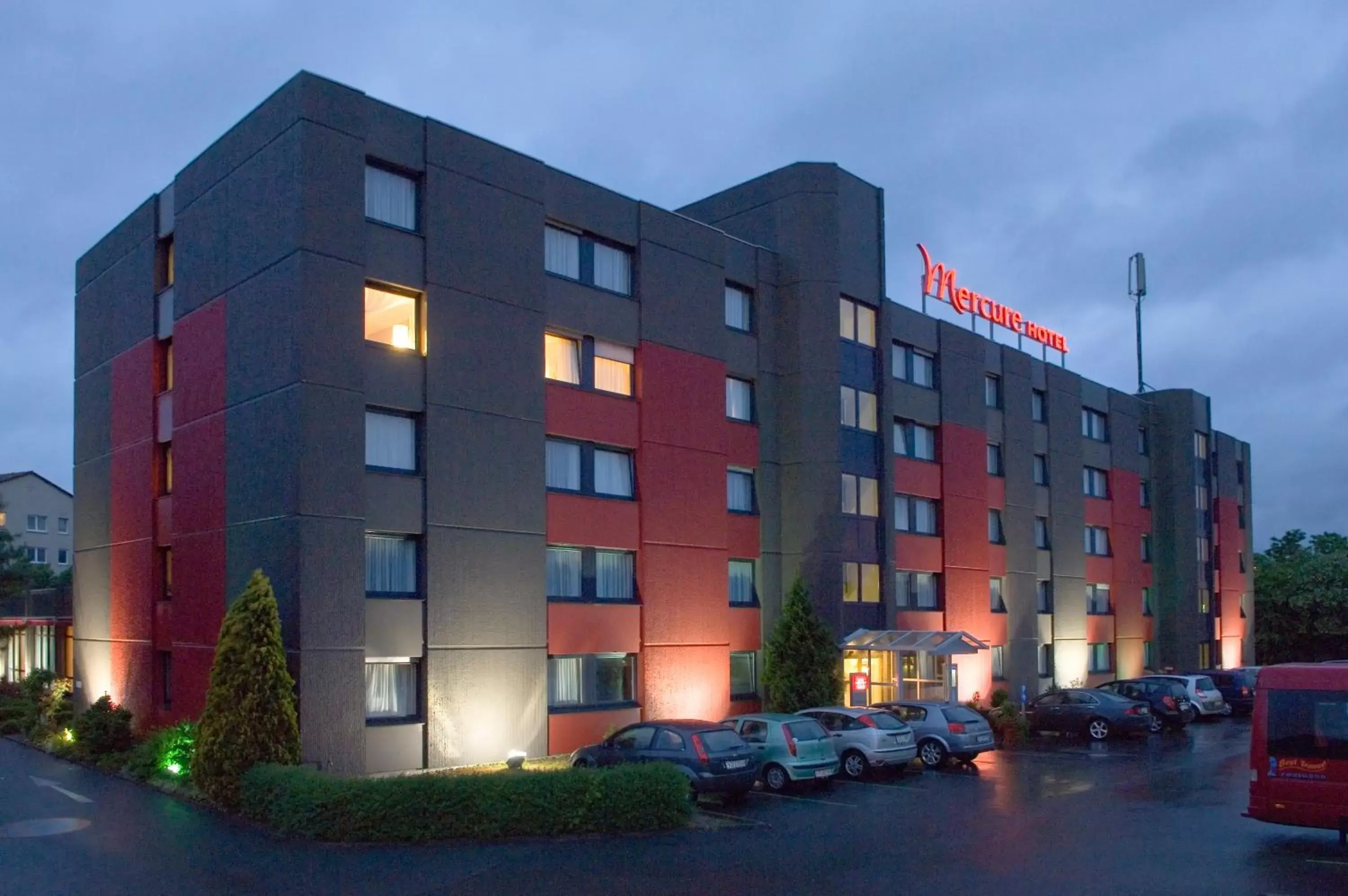 Facade/entrance, Property Building in Fürther Hotel Mercure Nürnberg West