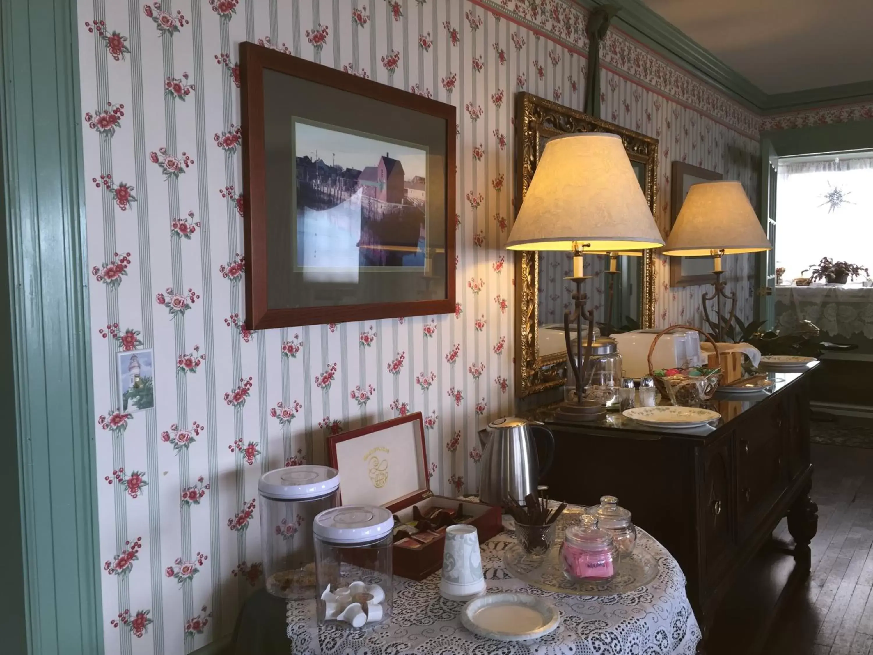 Dining area in Harborview Inn