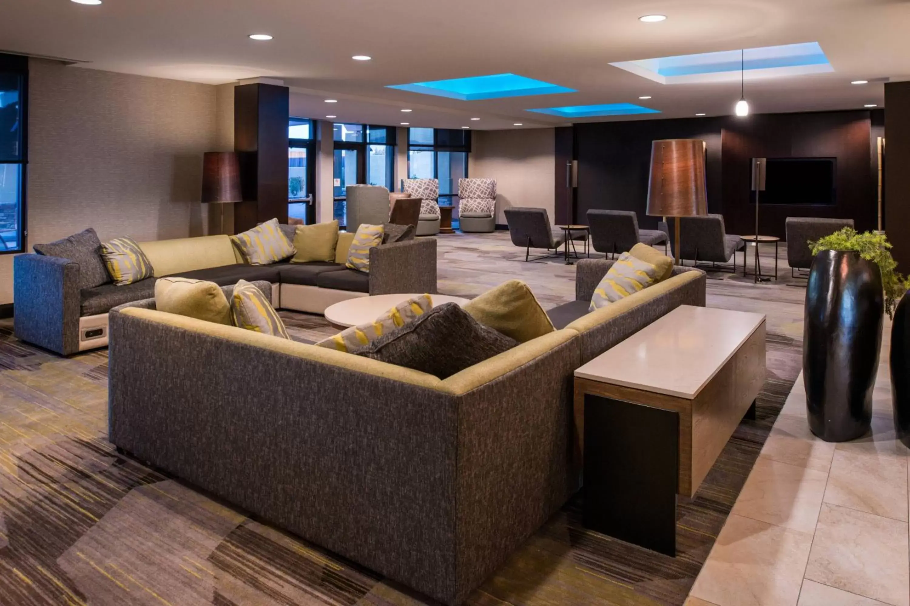 Lobby or reception in Courtyard by Marriott Victorville Hesperia