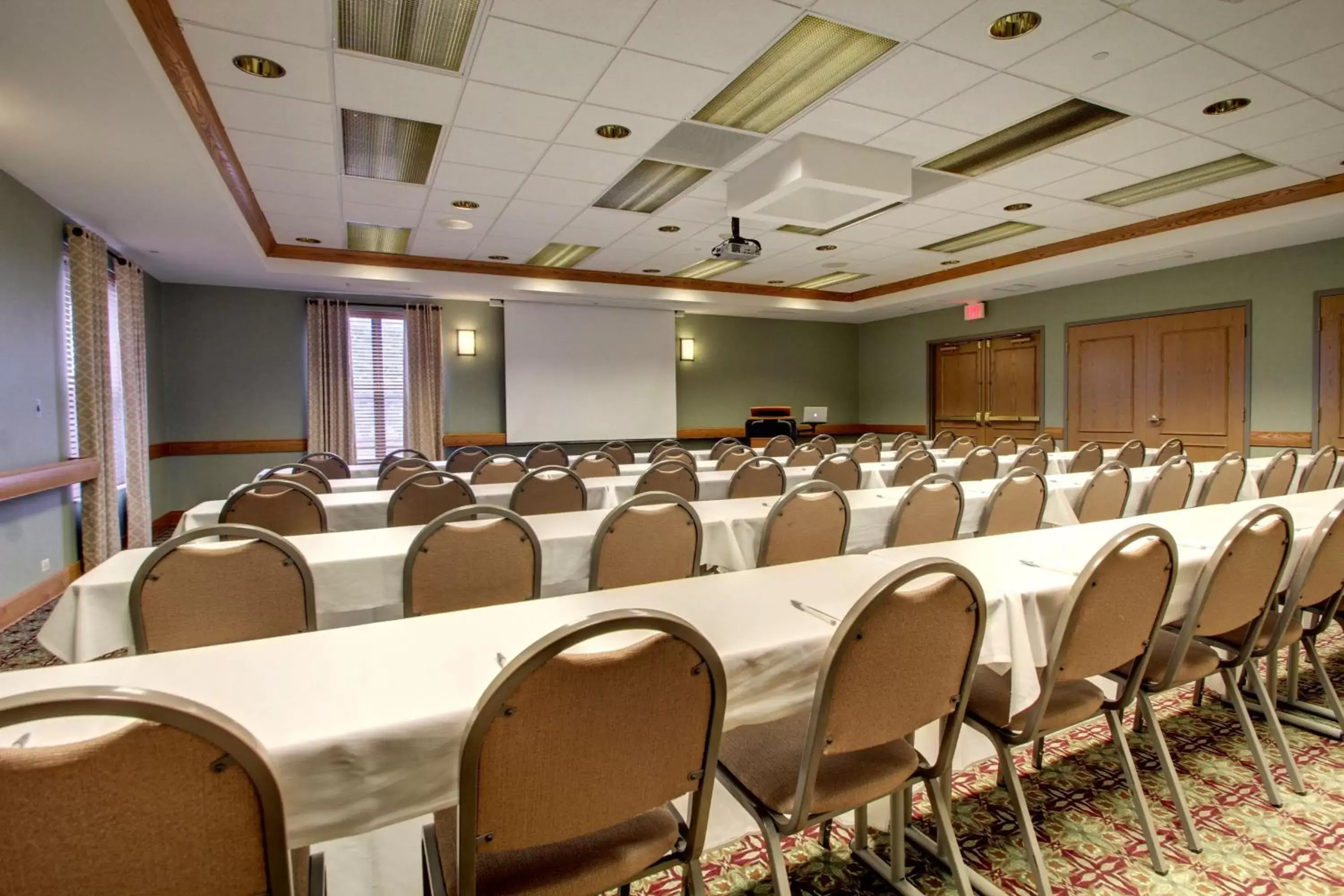 Meeting/conference room in Hampton Inn & Suites Chicago/Aurora