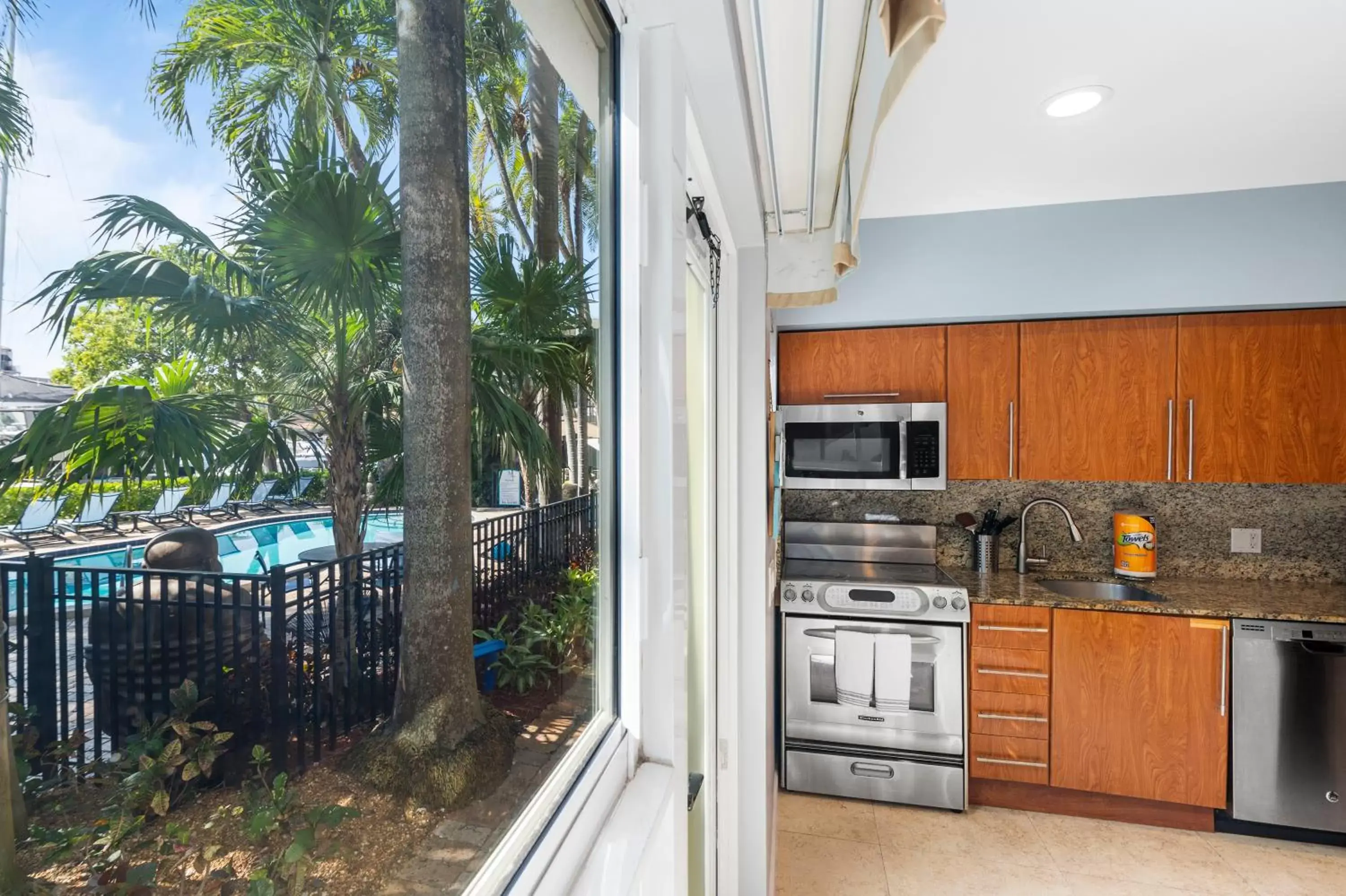 Kitchen or kitchenette, Kitchen/Kitchenette in Isle of Venice Residence and Marina