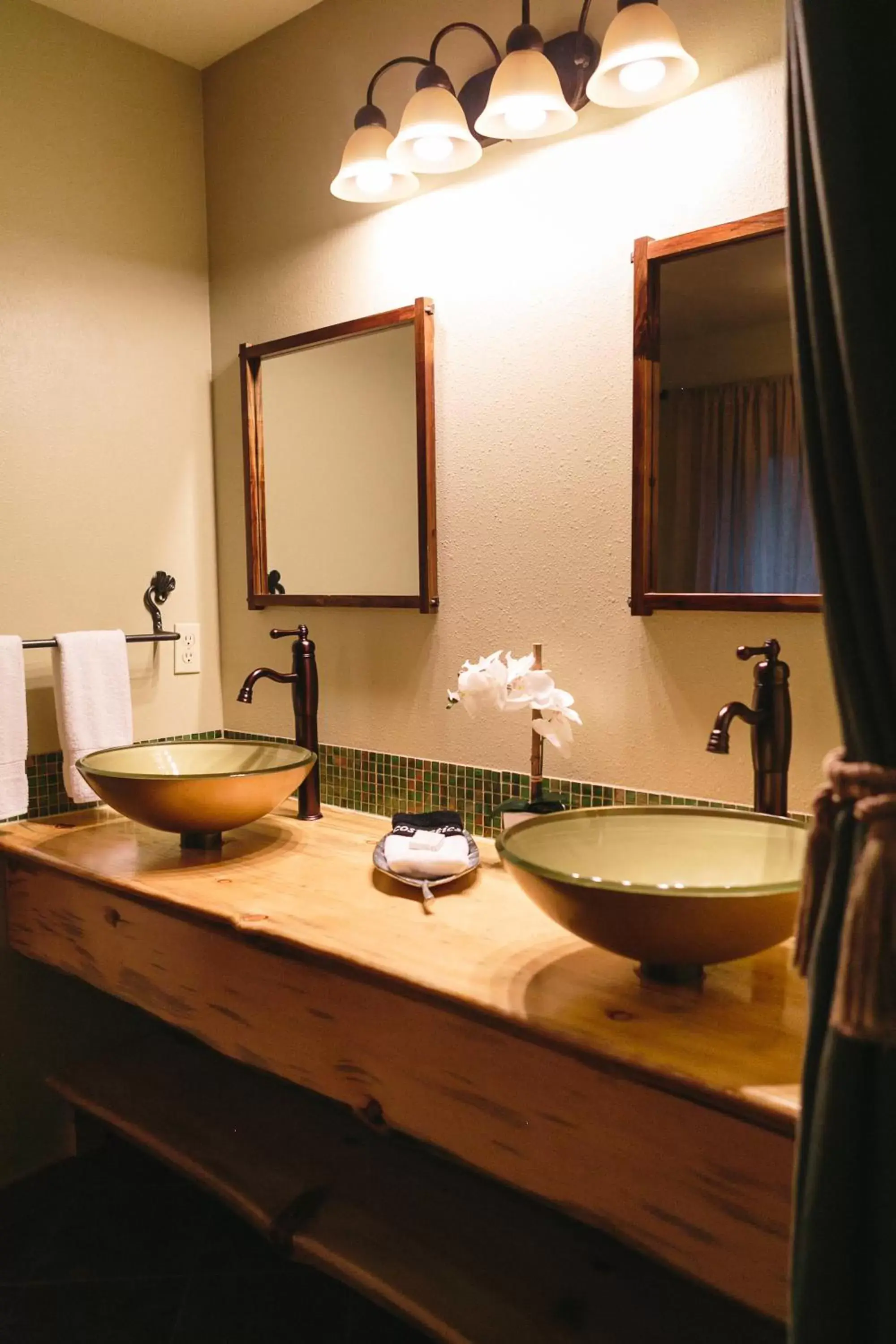 Bathroom in Mt Gardner Inn