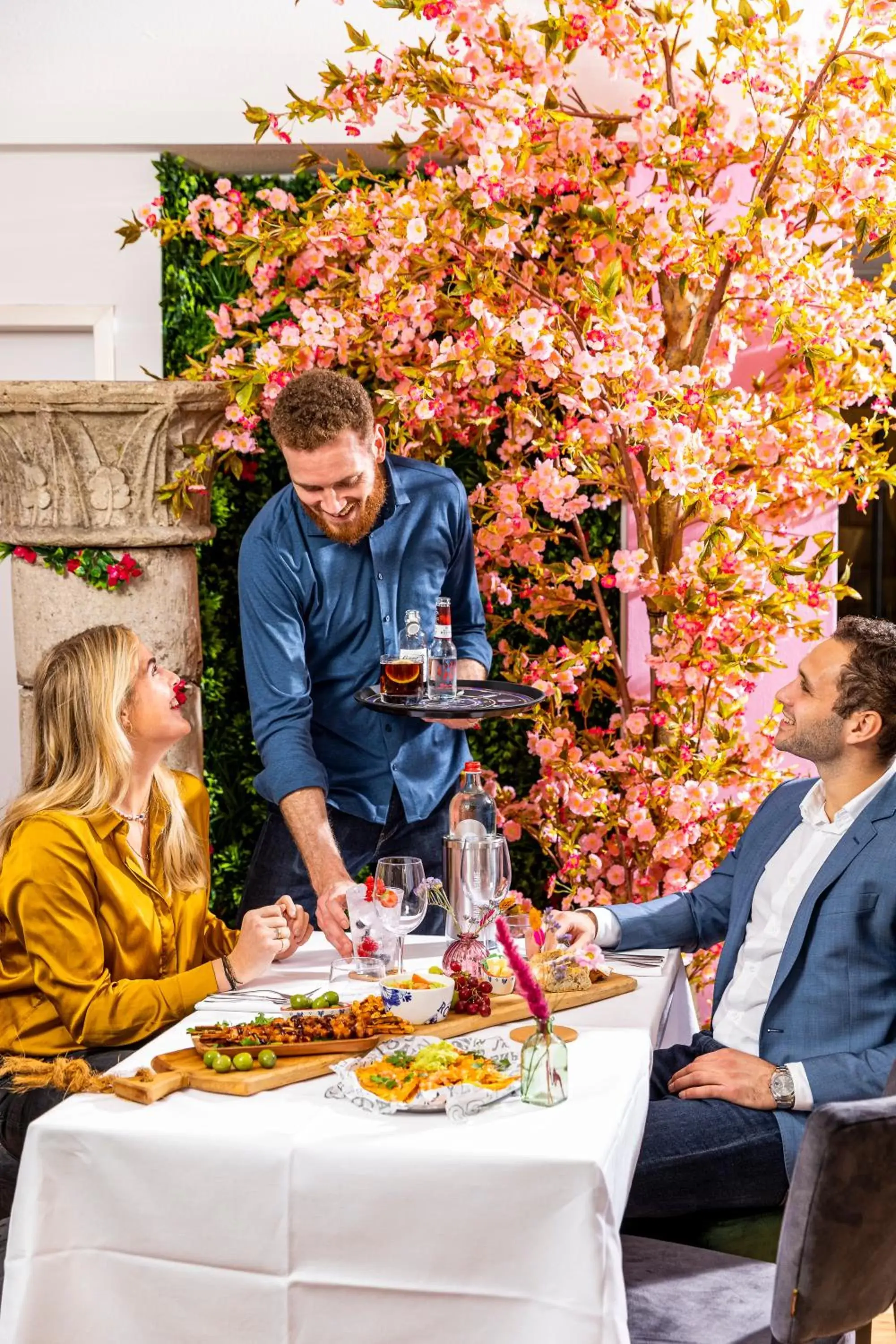 Lounge or bar in Grand Museum Hotel, BW Signature Collection Lounge or bar in Grand Museum Hotel, BW Signature Collection