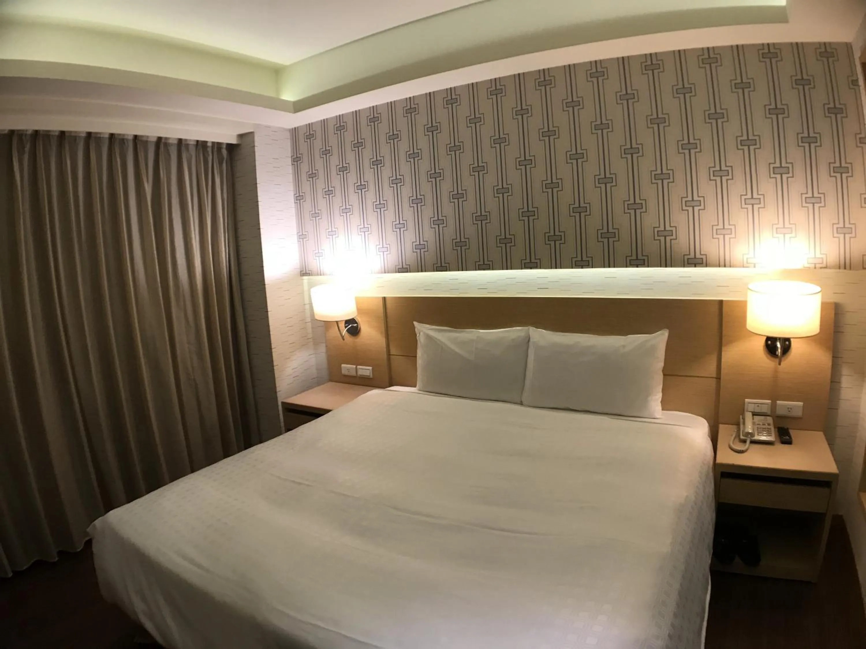 Bed in Paris Business Hotel