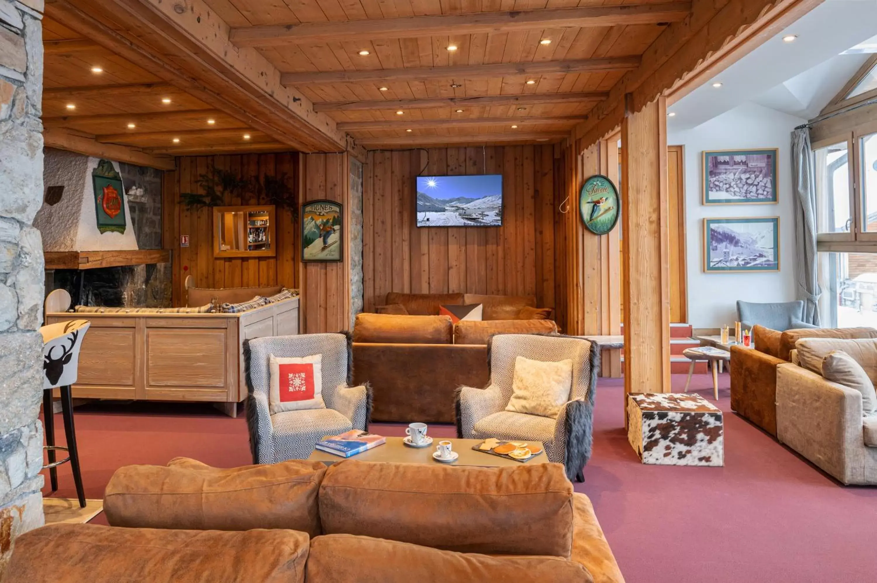 Lounge or bar, Seating Area in Hôtel L'Aiguille Percée