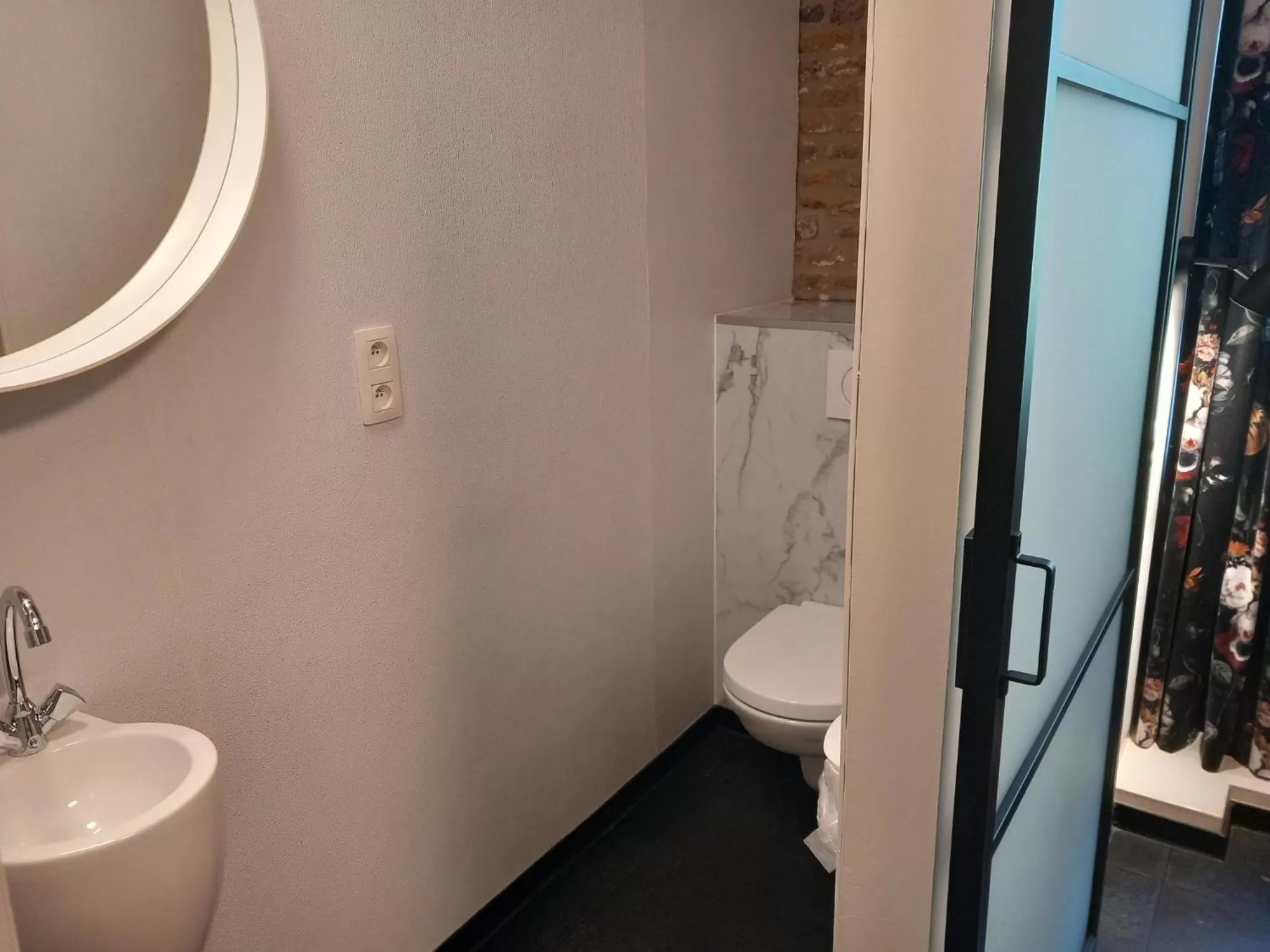 Bathroom in Meschermolen, overnachten in de schuur