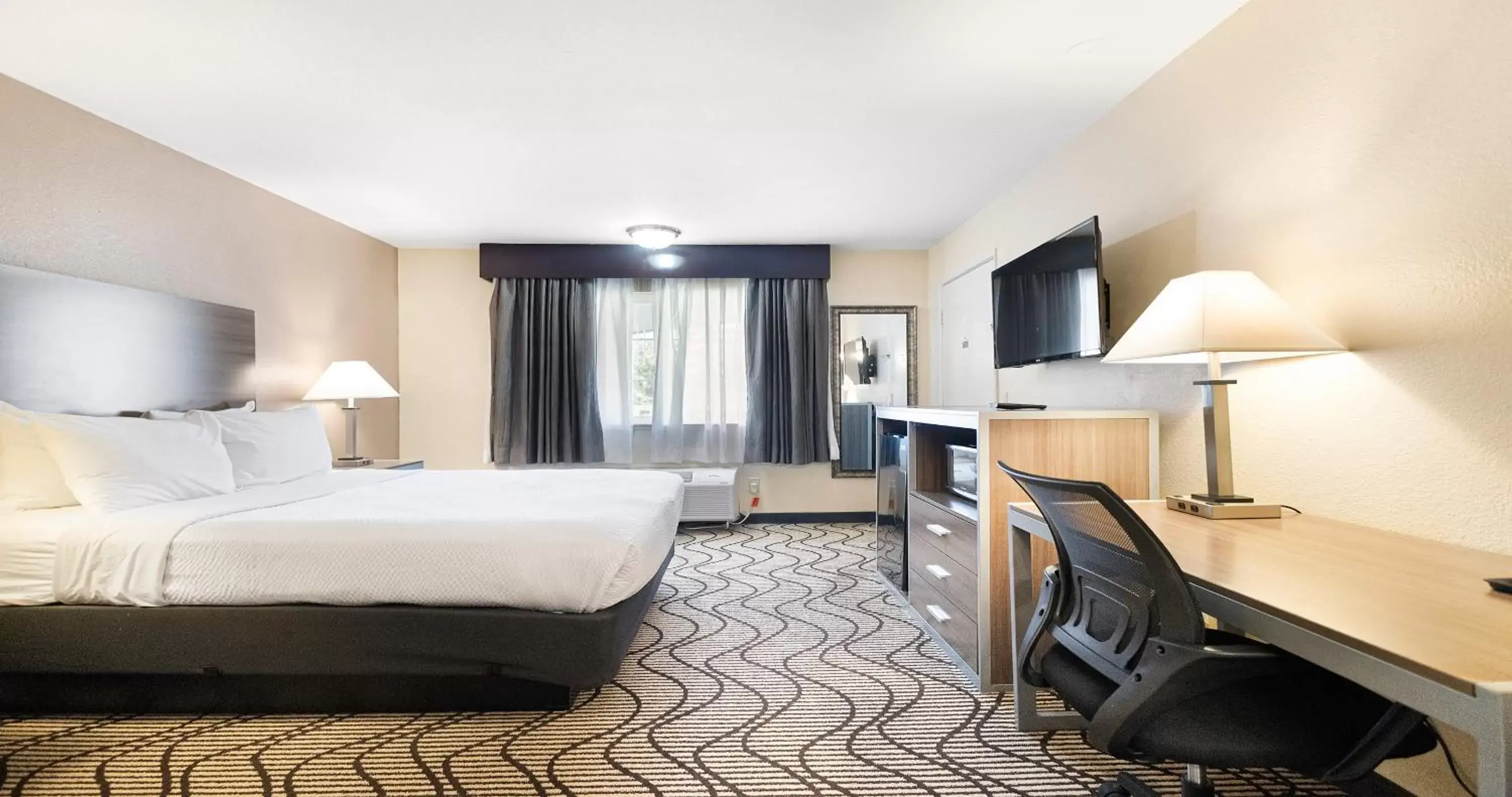 Bed in SureStay Plus Hotel by Best Western Sacramento North