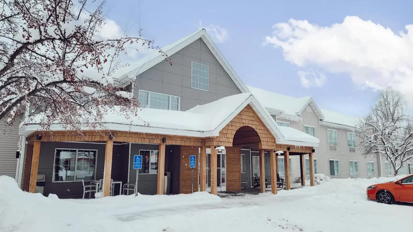 Property building, Winter in Country Inn & Suites by Radisson, Detroit Lakes, MN