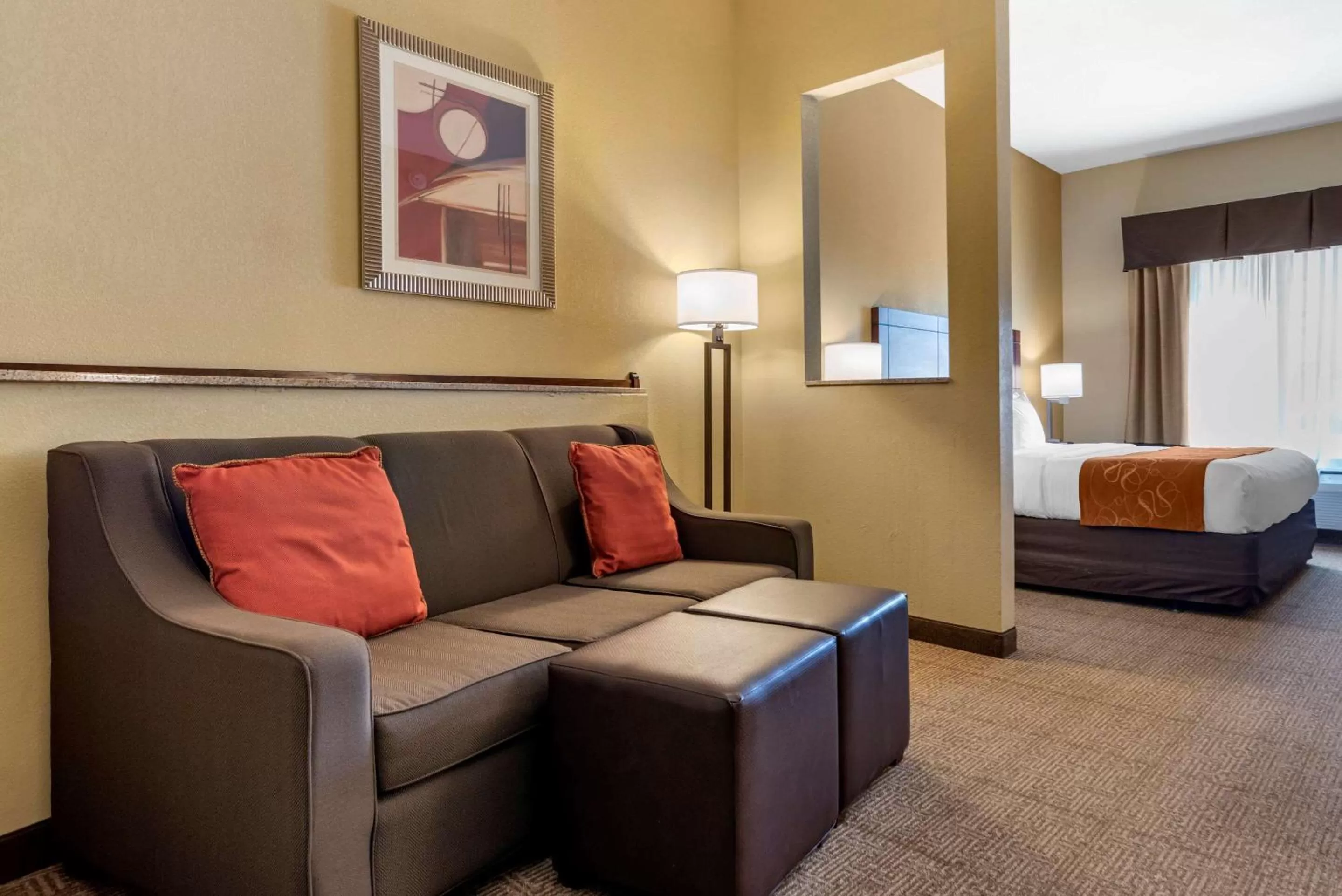 Photo of the whole room in Comfort Suites Airport South