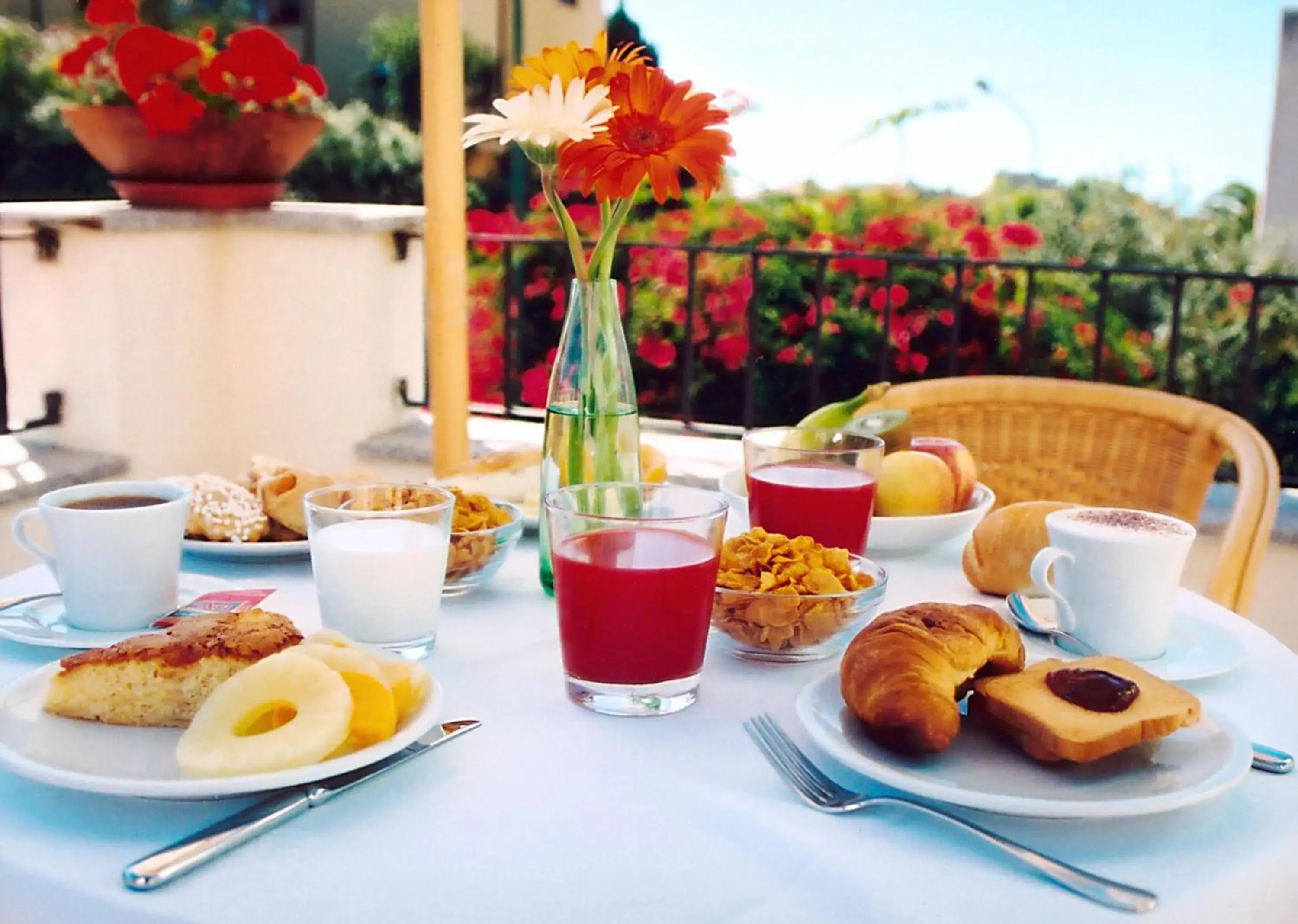 Balcony/Terrace, Breakfast in Hotel Angedras