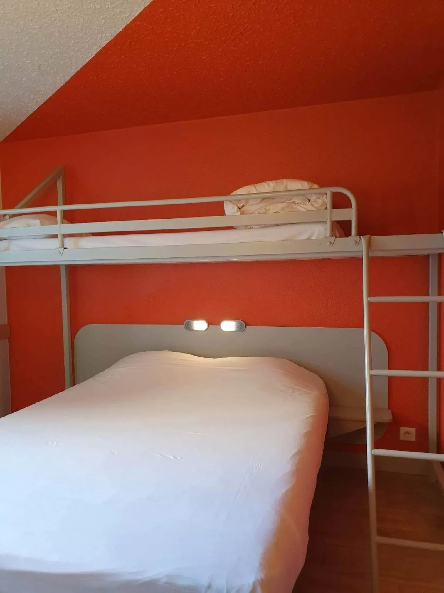 Bed, Bunk Bed in Cit'hotel Design Booking Evry Saint-Germain-lès-Corbeil Sénart