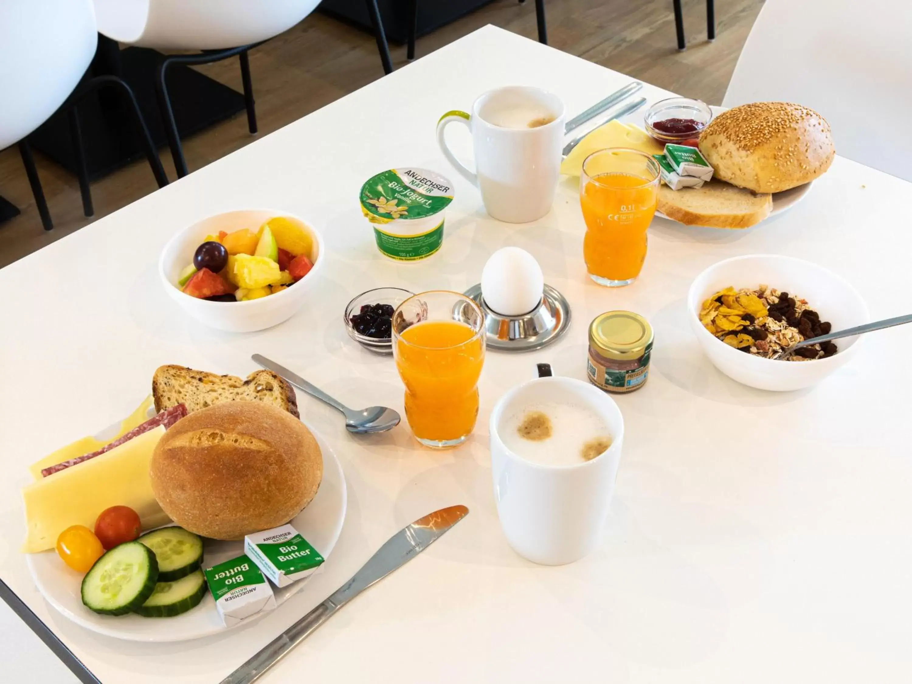 Restaurant/places to eat, Breakfast in B&B Hotel Lübeck