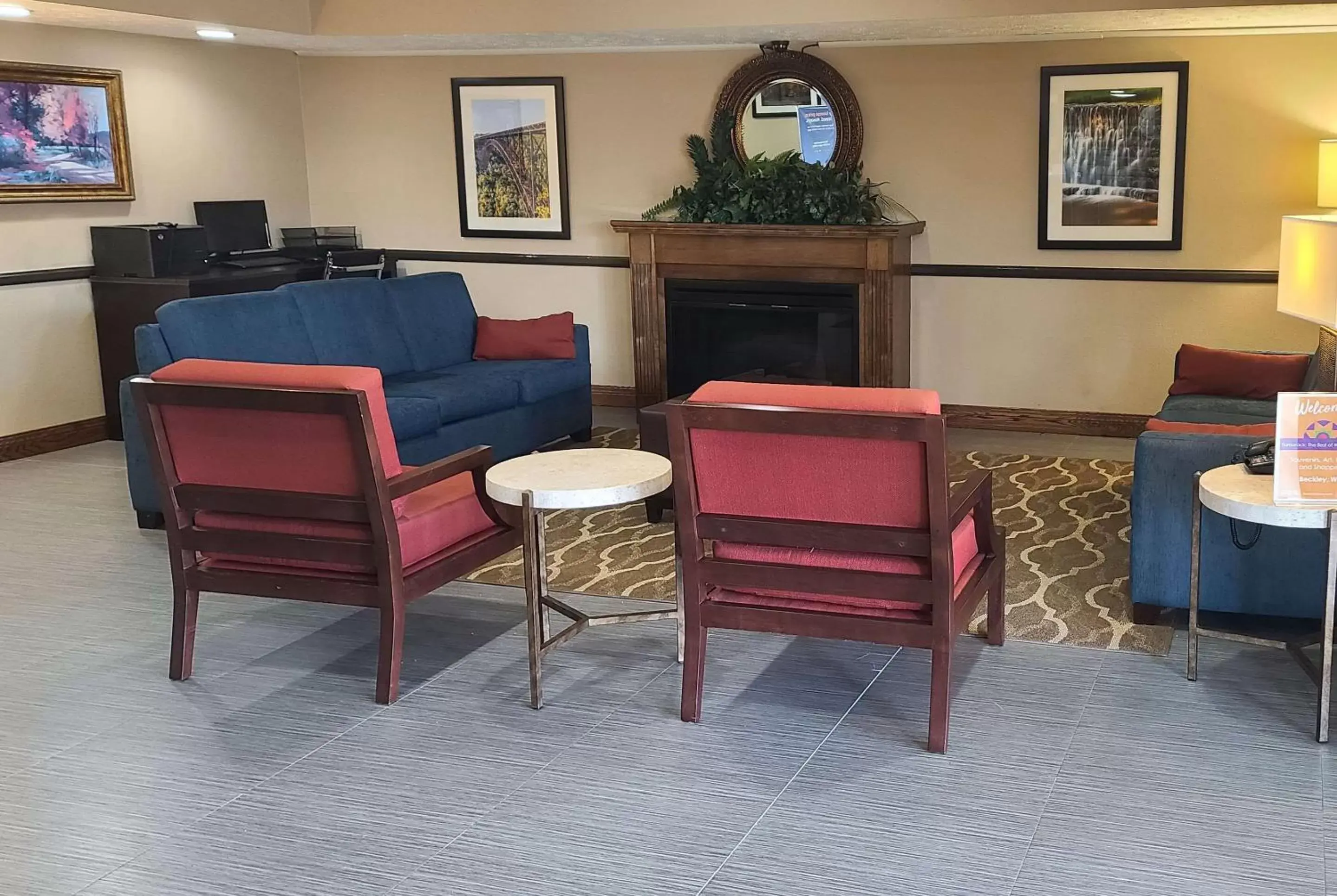 Lobby or reception, Seating Area in Comfort Inn New River