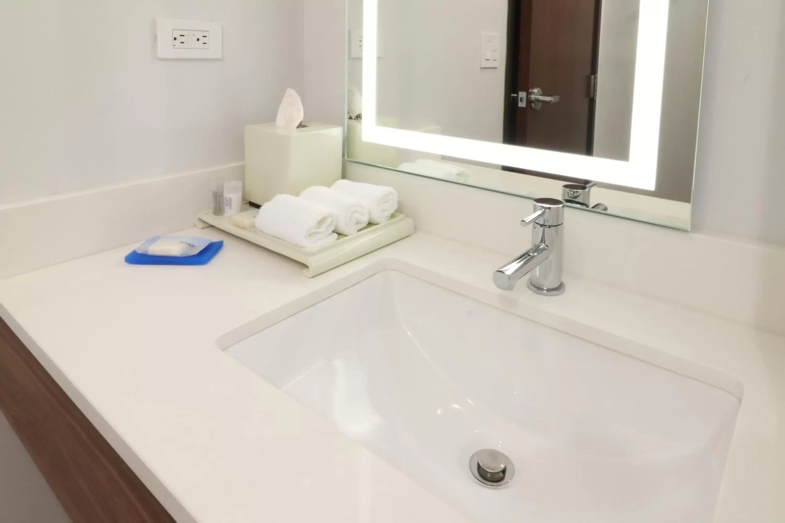 Photo of the whole room, Bathroom in Holiday Inn Express & Suites - Ensenada Centro, an IHG Hotel