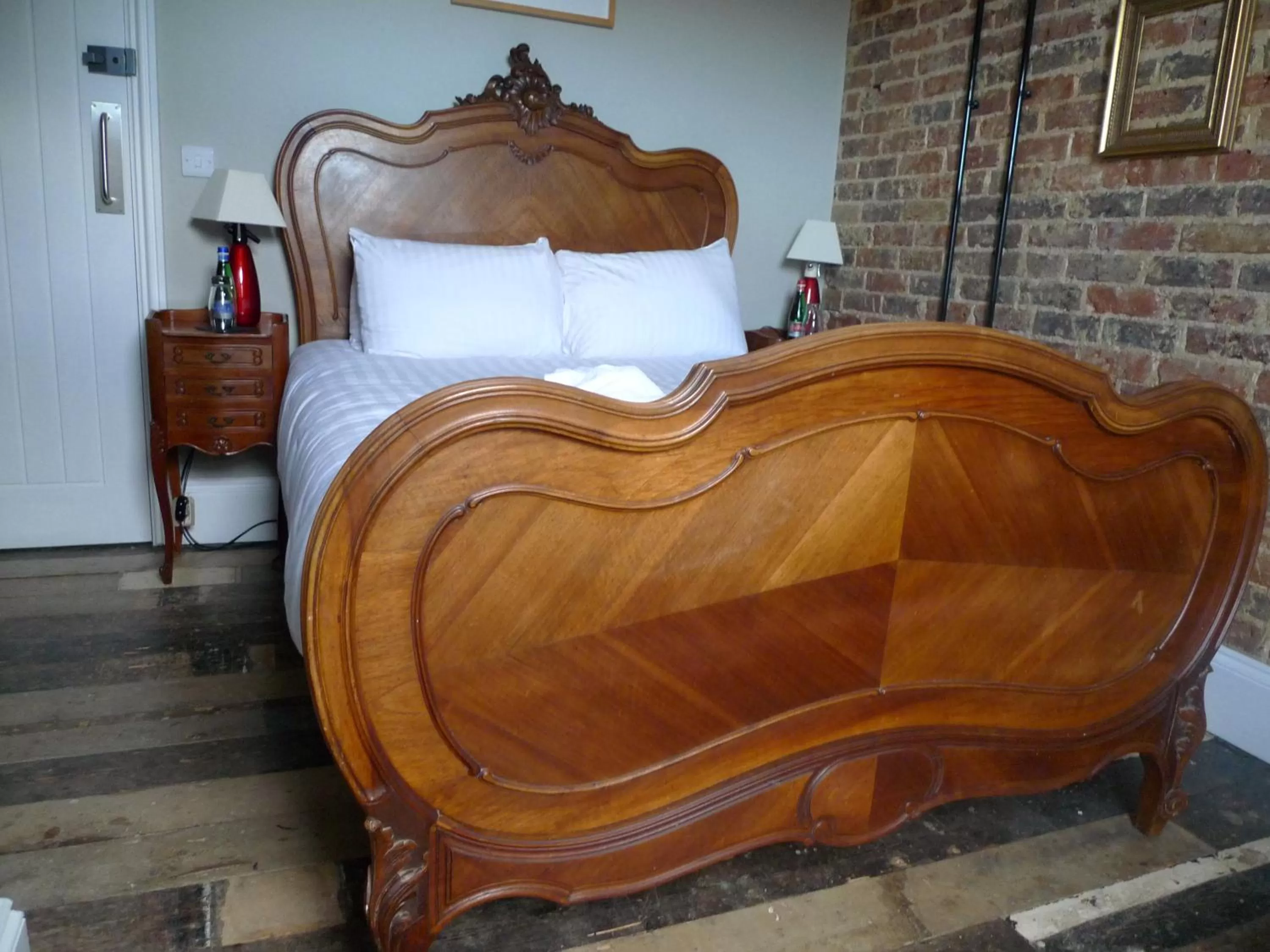 Bedroom, Bed in The Wayfarer Rooms