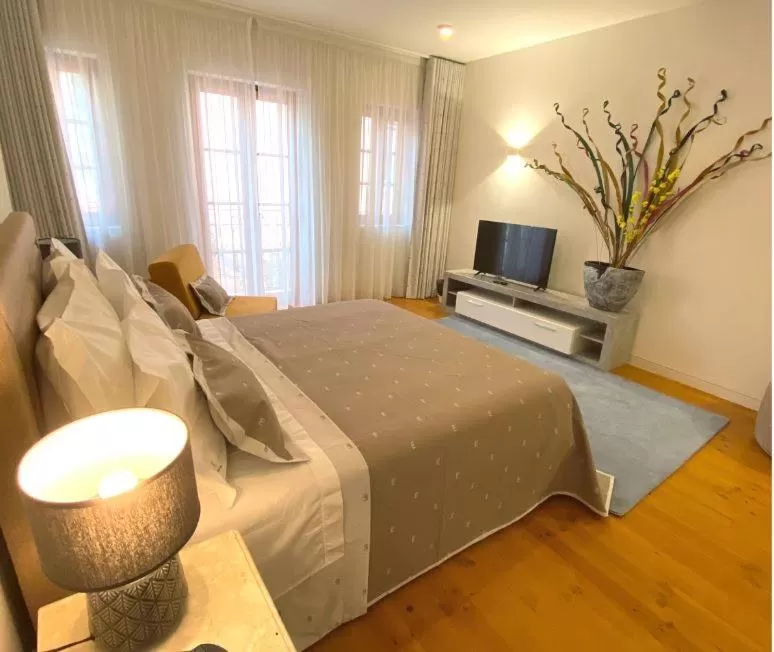 TV/Entertainment Center in TM Luxury Apartments Lisbon