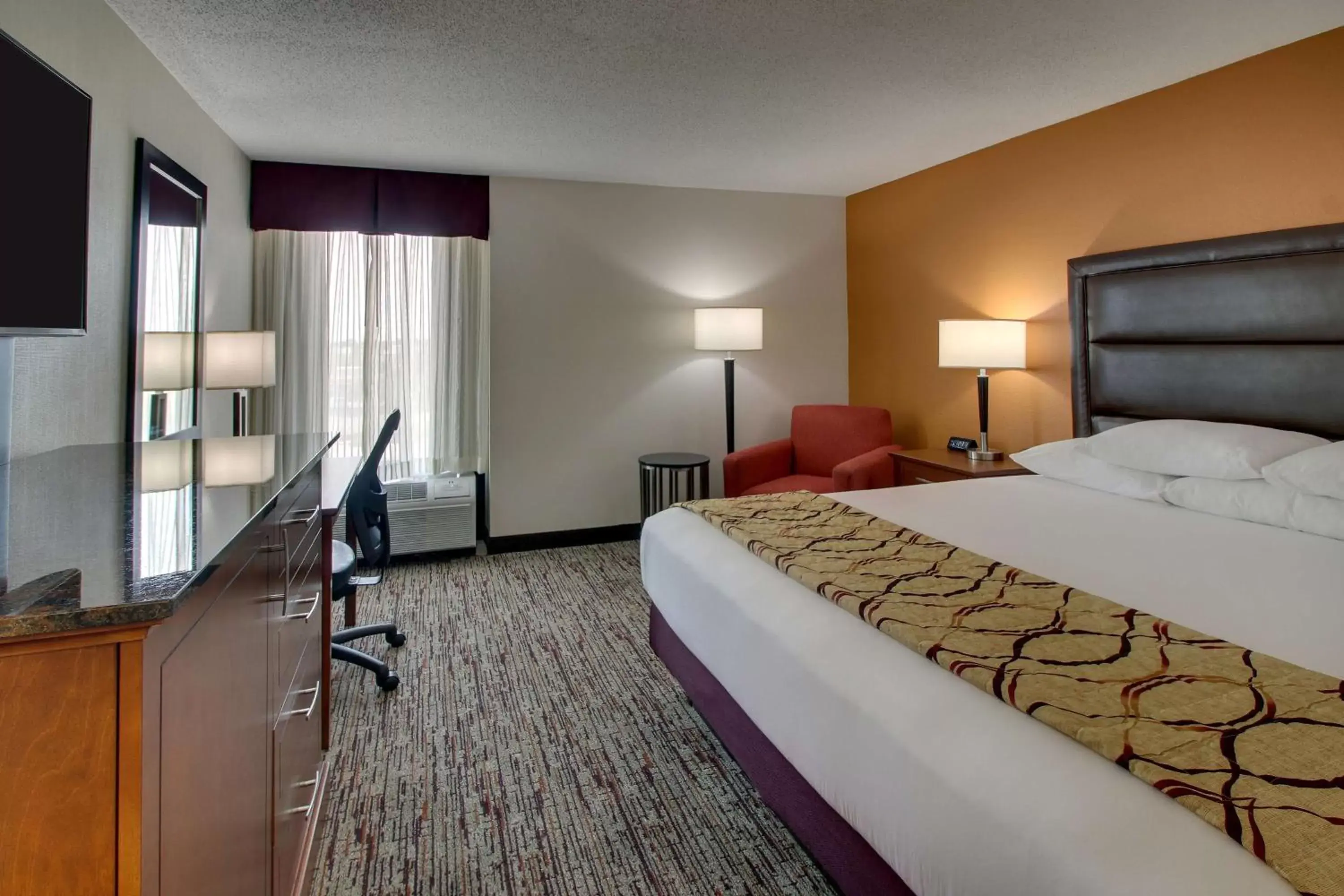 Deluxe King Room - Accessible, Roll-in Shower in Drury Inn & Suites Evansville East Deluxe King Room - Accessible, Roll-in Shower in Drury Inn & Suites Evansville East