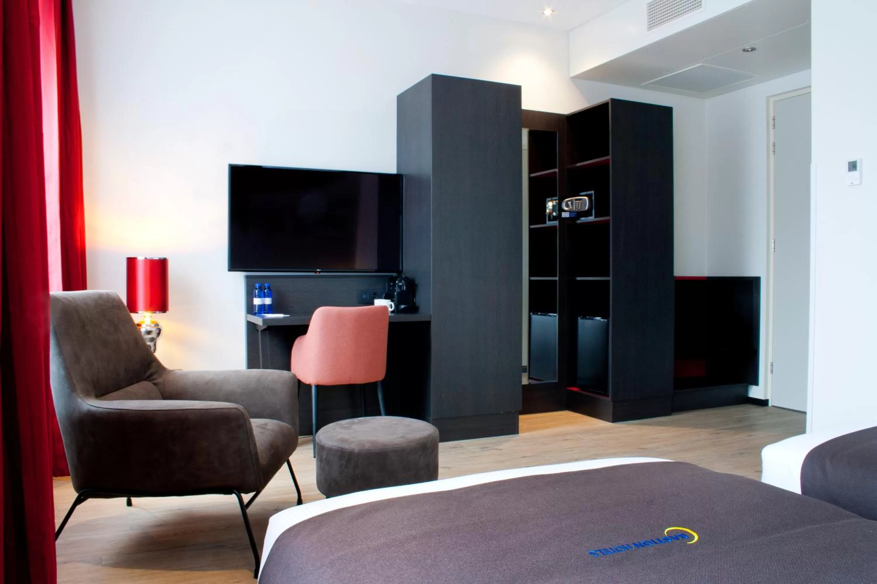 TV and multimedia in Bastion Hotel Arnhem