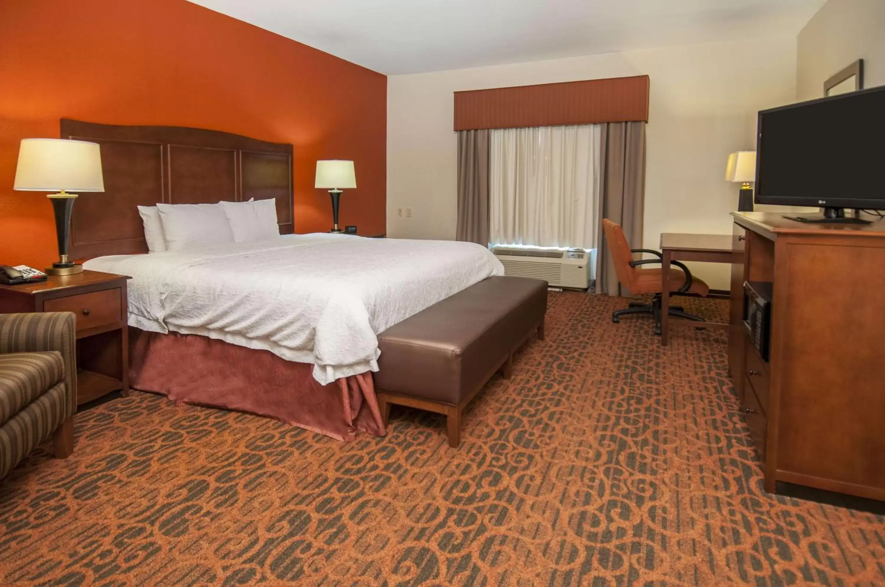 Bedroom, Bed in Hampton Inn and Suites Waxahachie