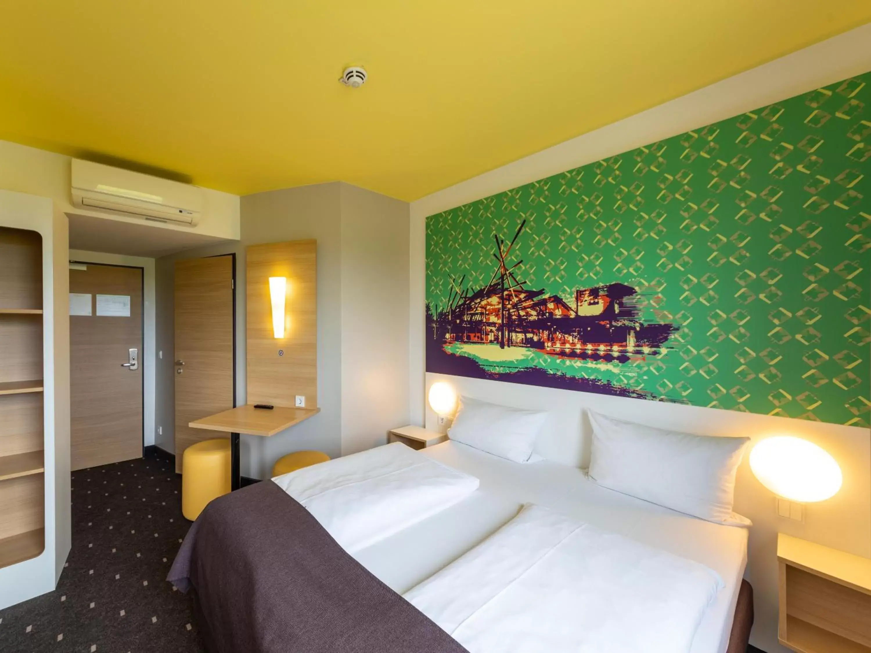 Photo of the whole room, Bed in B&B Hotel Oberhausen am Centro