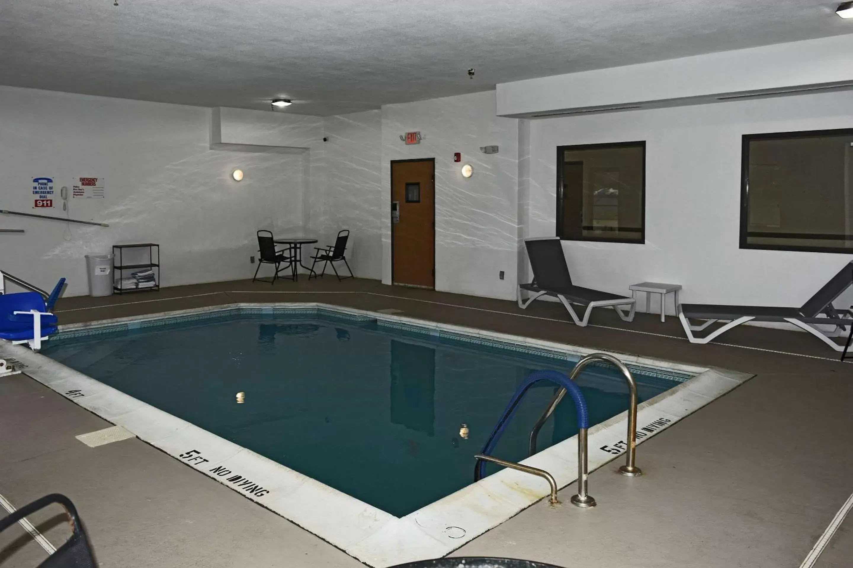 Swimming Pool in Quality Inn & Suites Brooks Louisville South