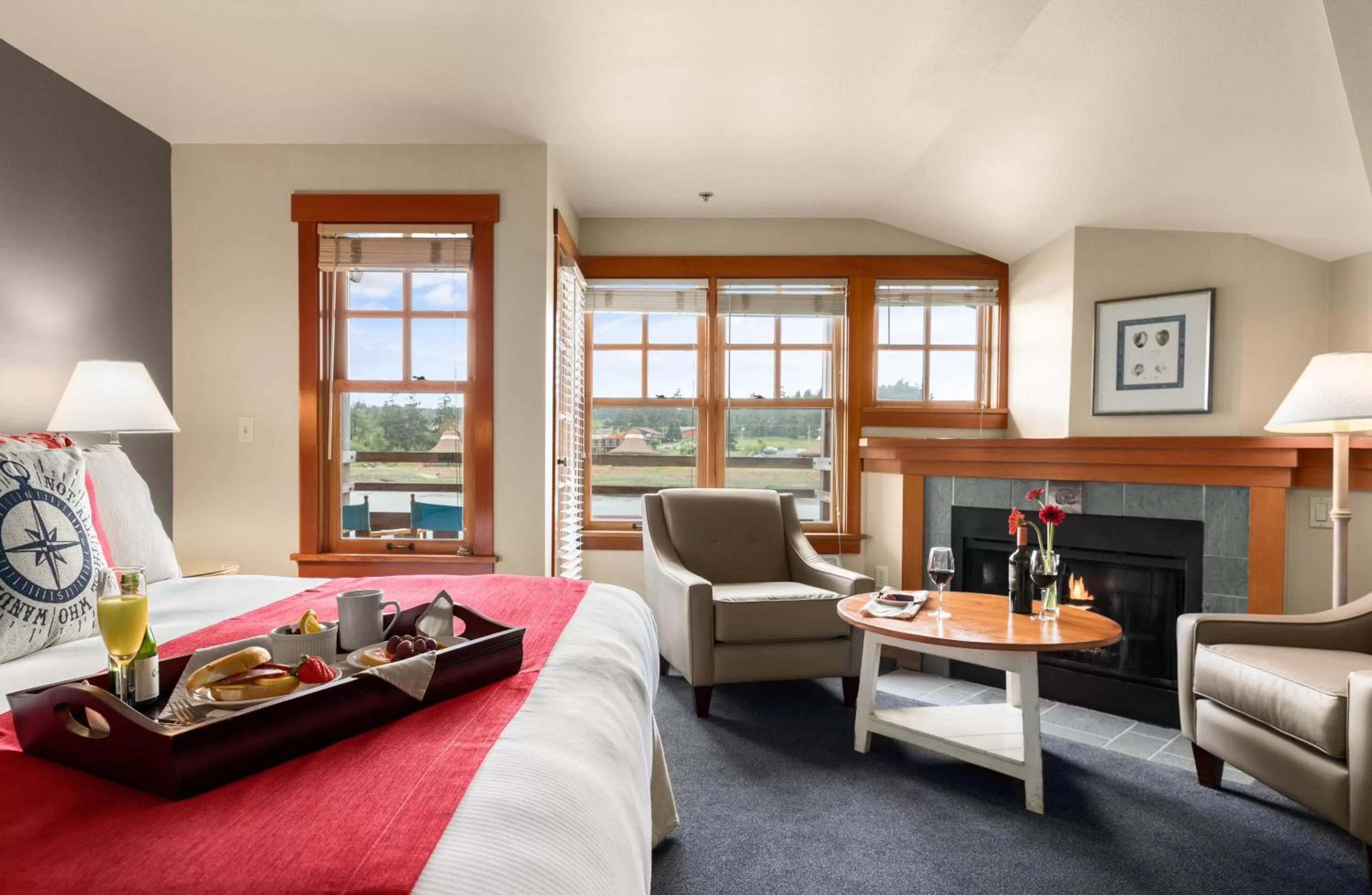 Bed in La Conner Channel Lodge