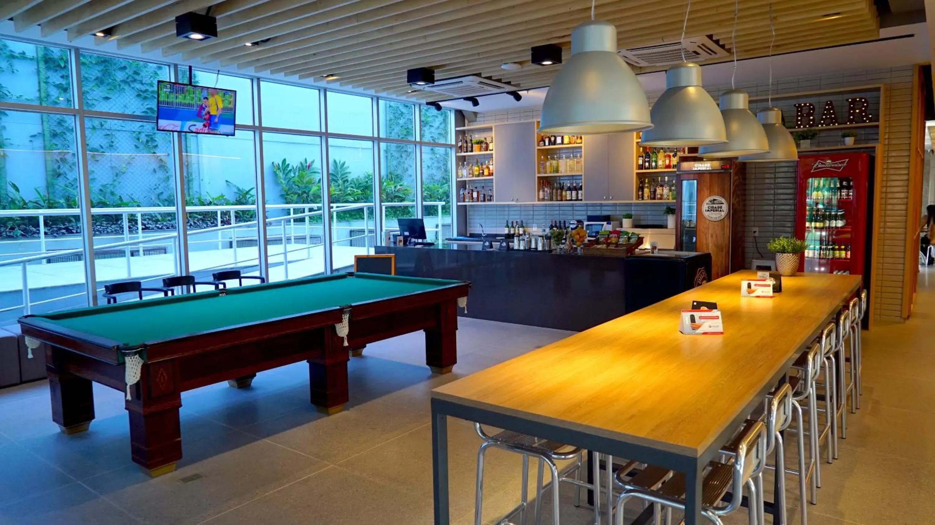 Lounge or bar, Billiards in Ramada Encore by Wyndham Rio de Janeiro Ribalta