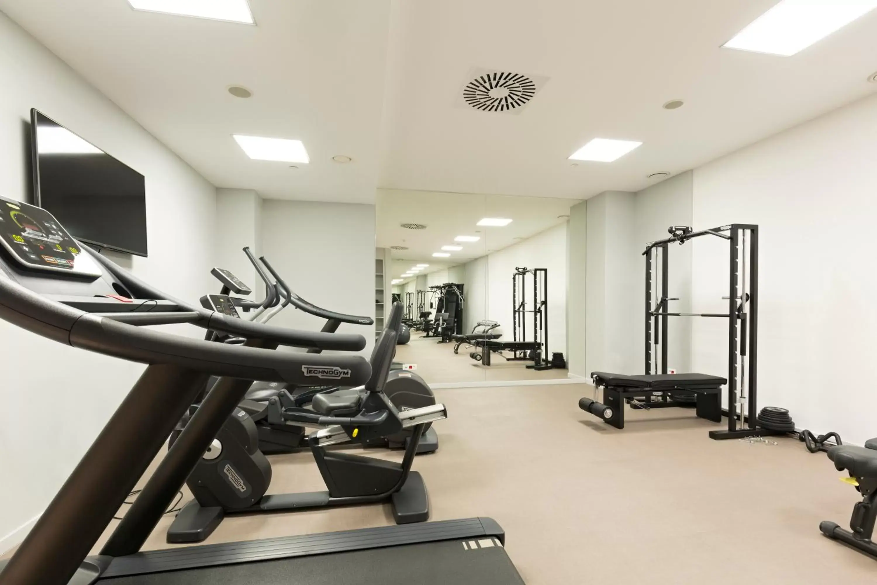Fitness centre/facilities, Fitness Center/Facilities in Envoy Hotel