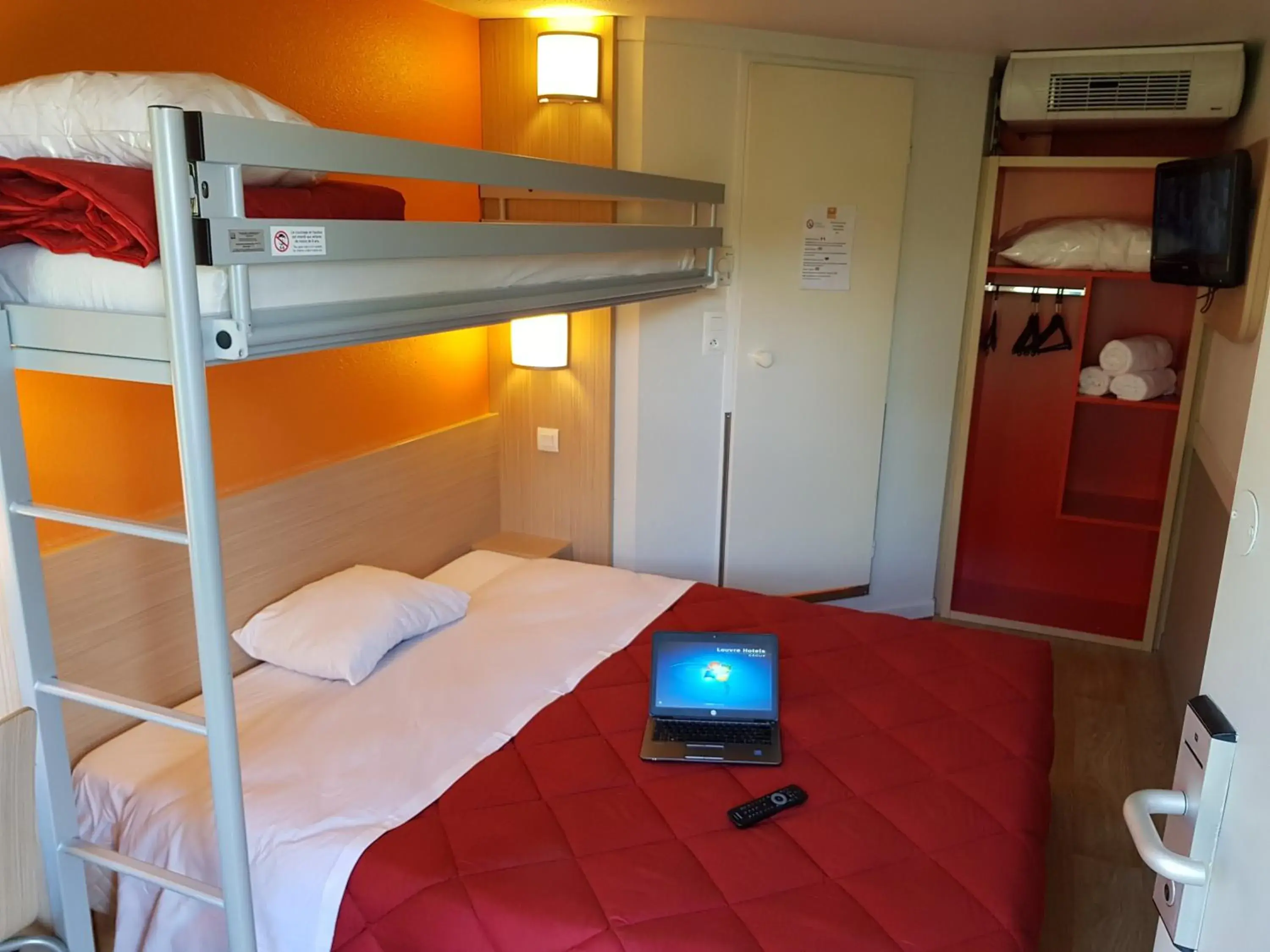 Bed, Bunk Bed in Premiere Classe Lyon Ouest - Tassin