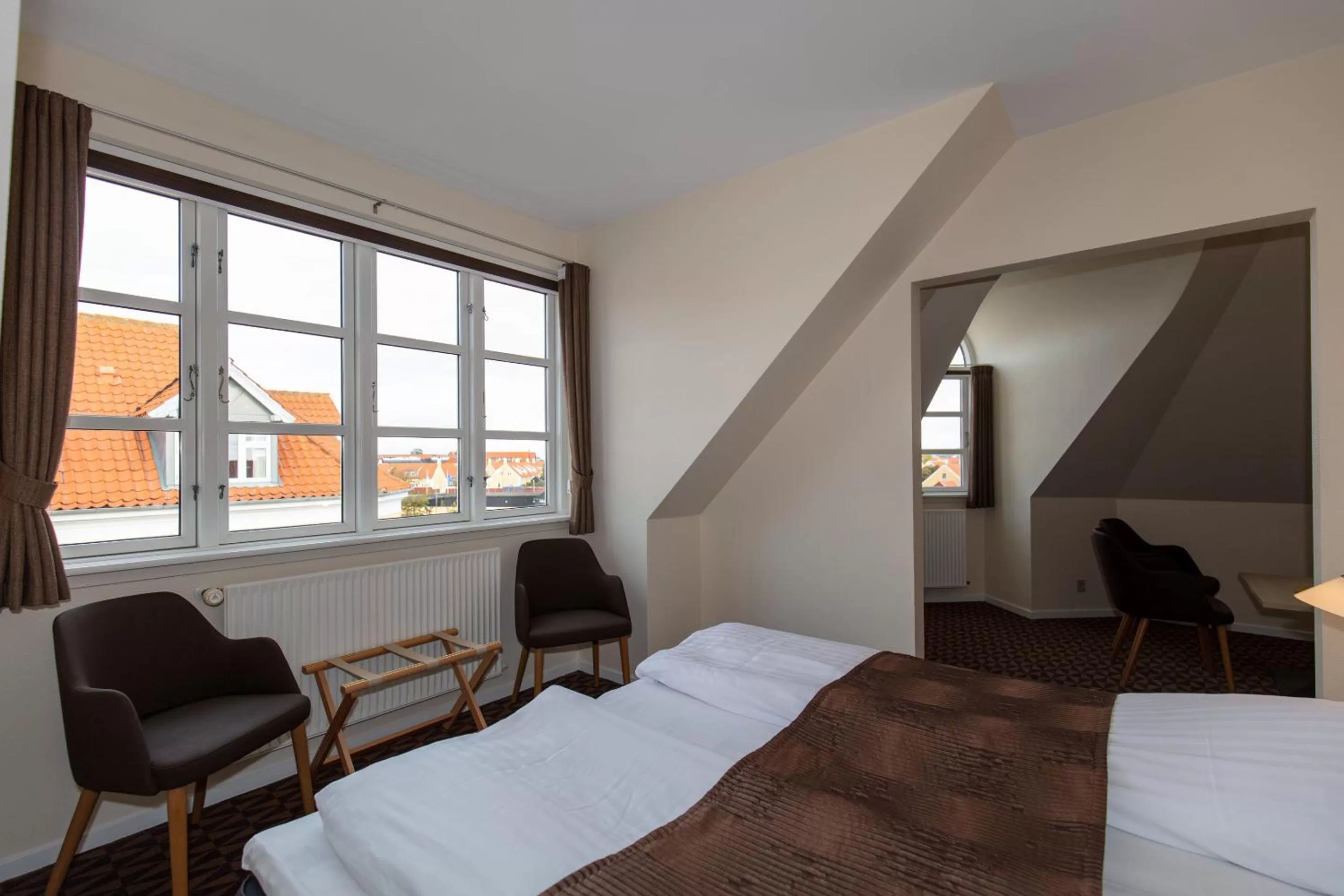 Photo of the whole room, Bed in Foldens Hotel