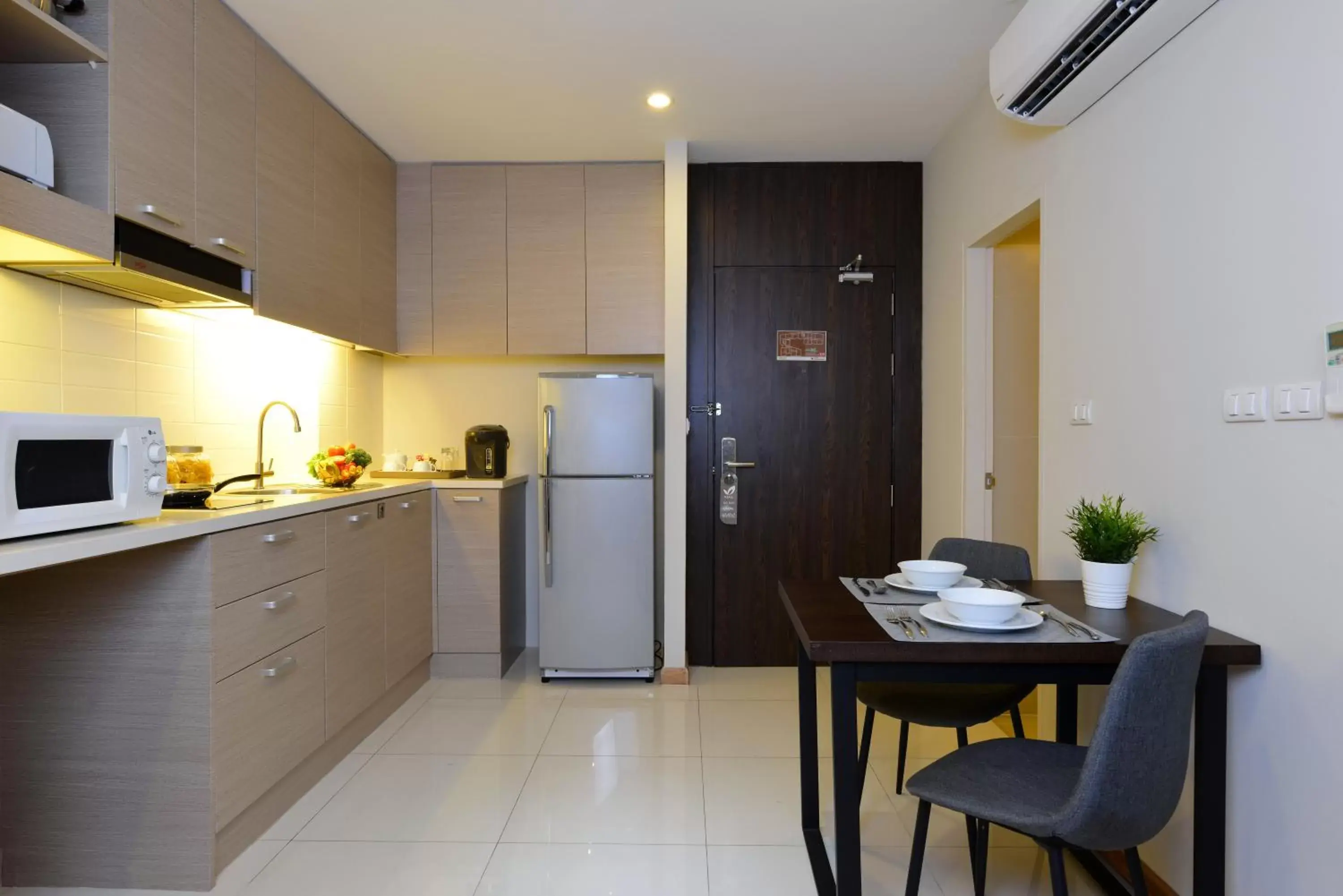 Kitchen/Kitchenette in Altera Hotel and Residence by At Mind