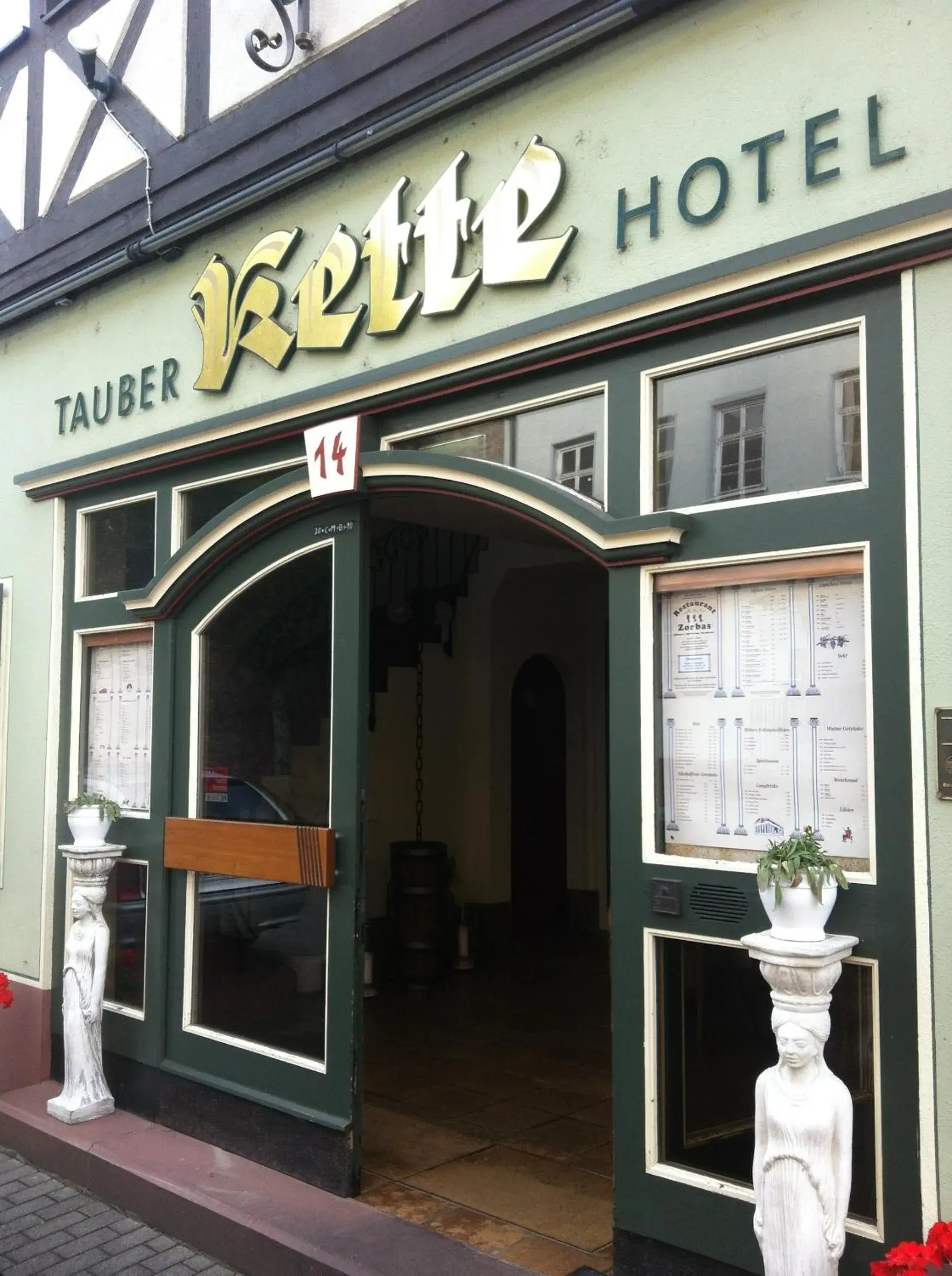 Facade/entrance in Tauberhotel Kette