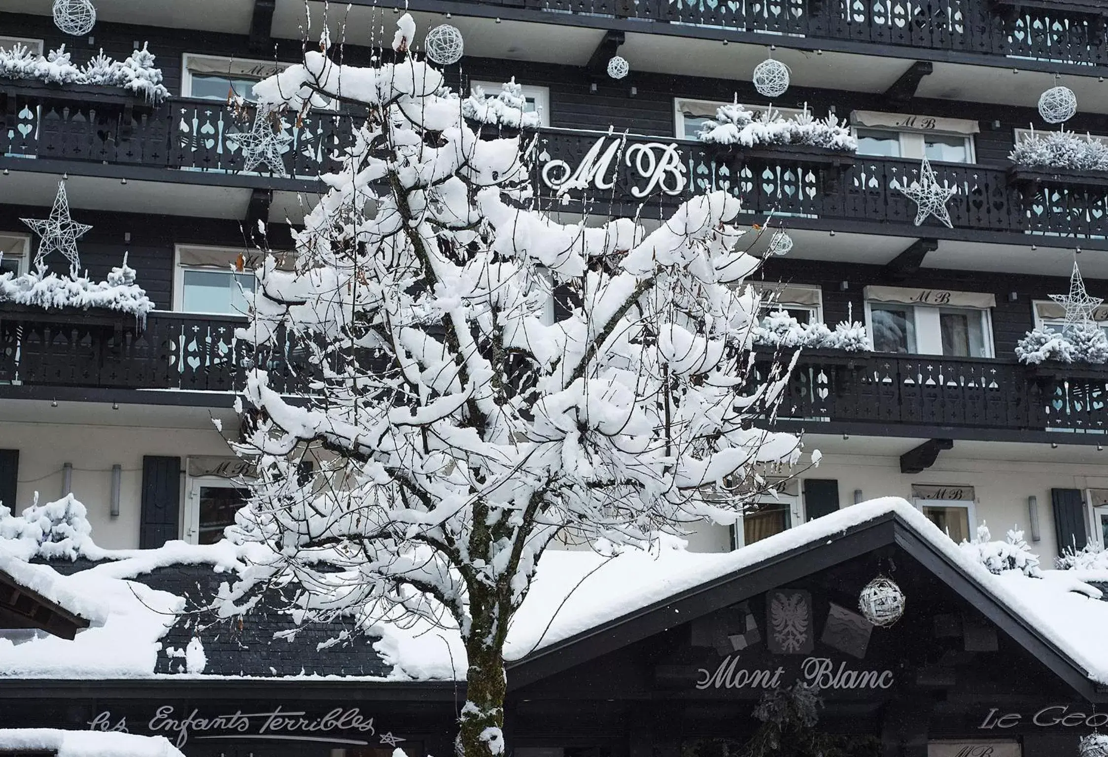 Facade/entrance, Winter in Hotel Mont Blanc Megève